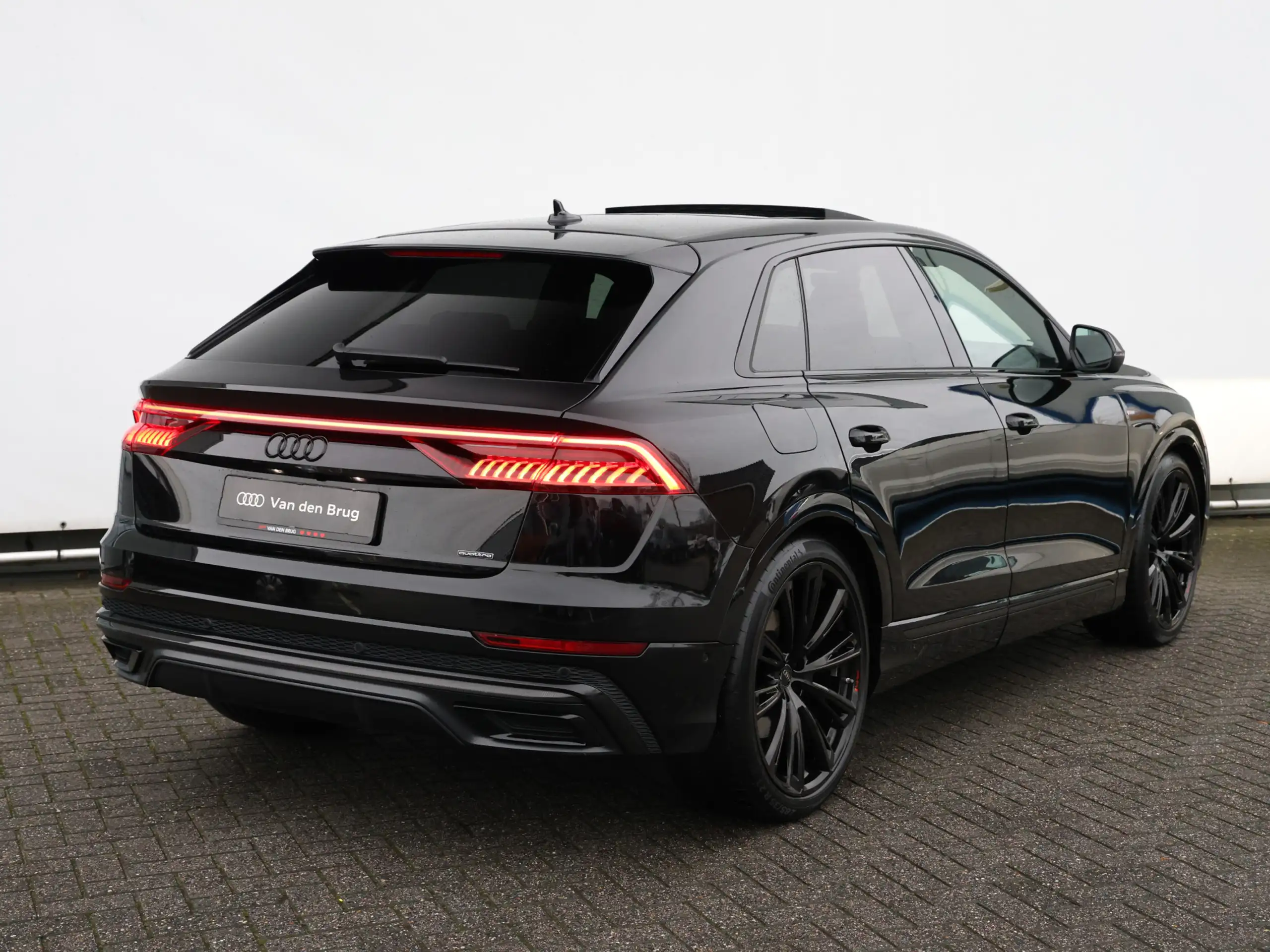 Audi - Q8