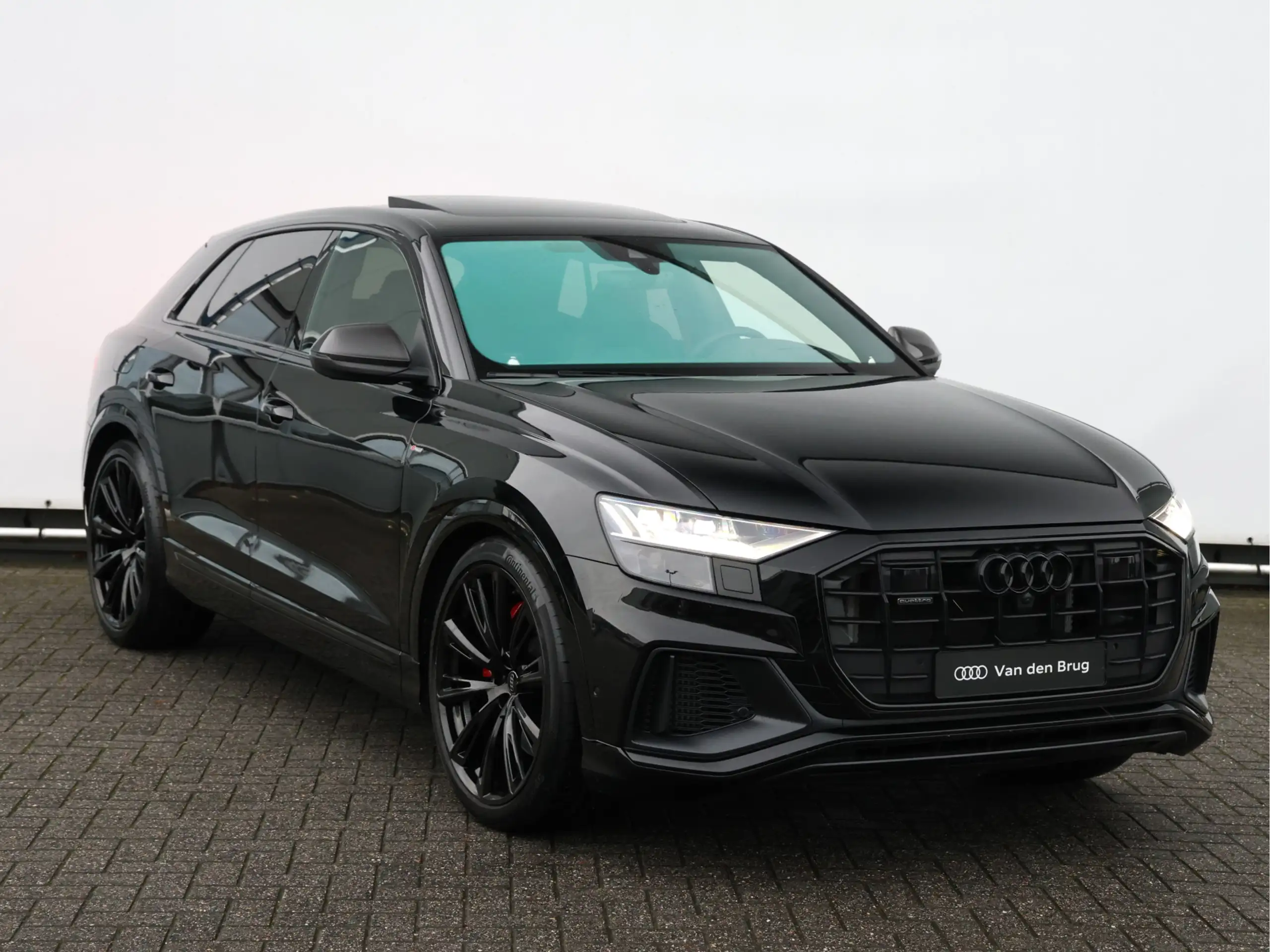 Audi - Q8