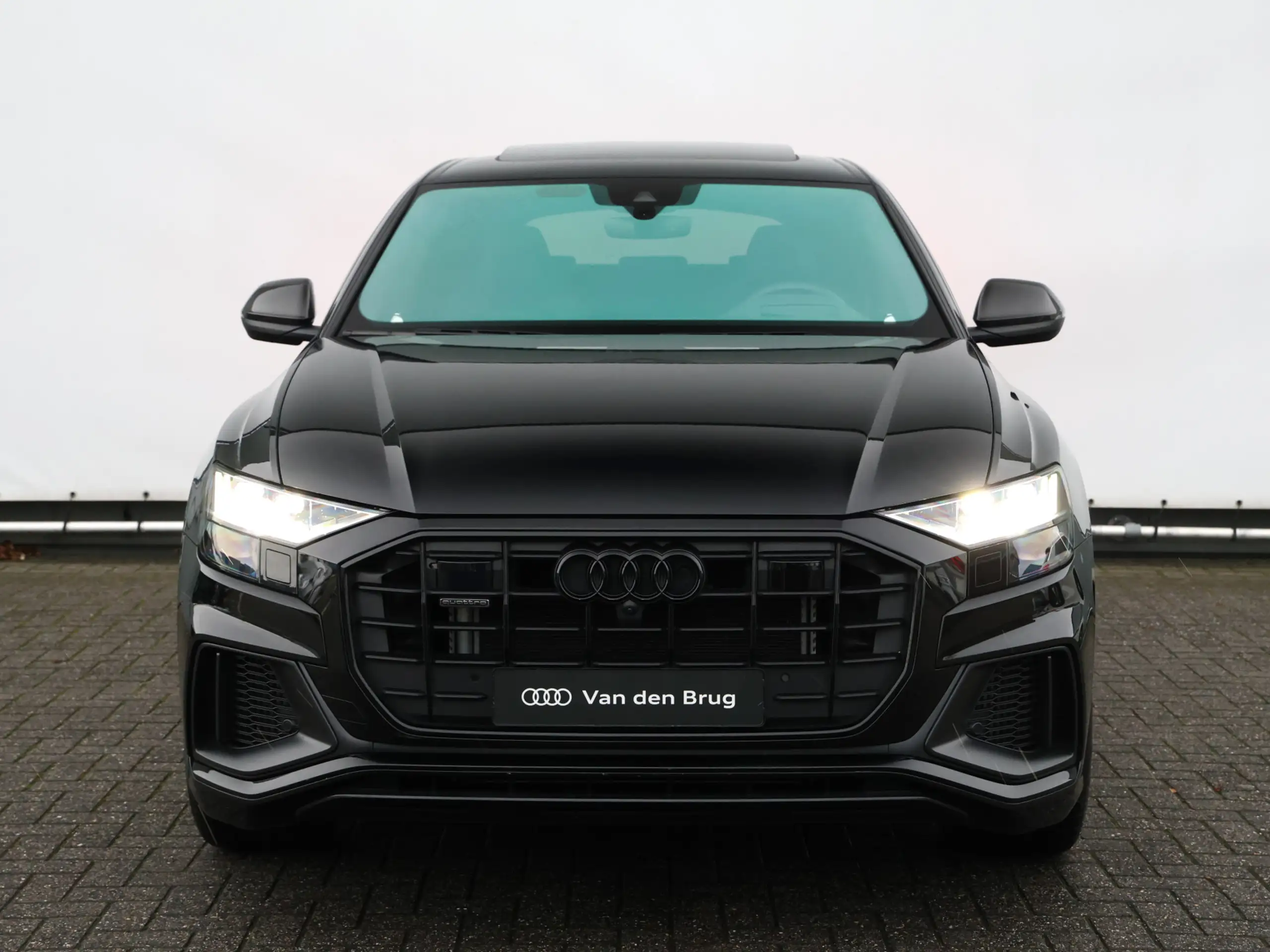 Audi - Q8