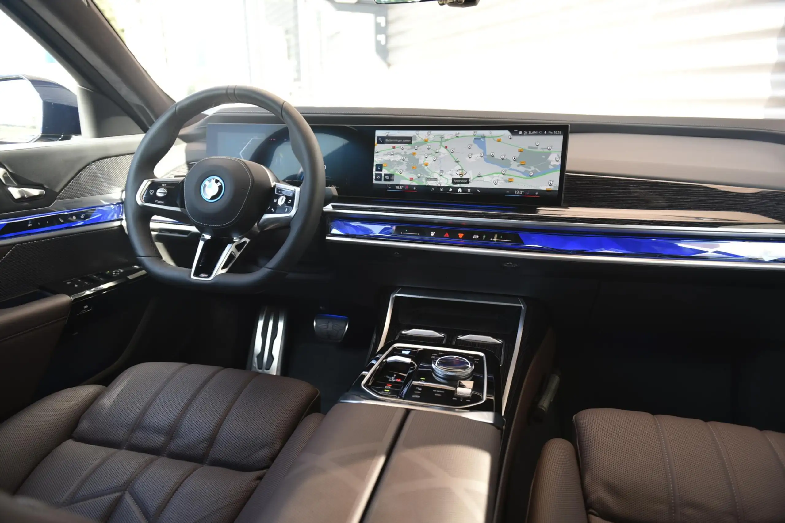 BMW - i7