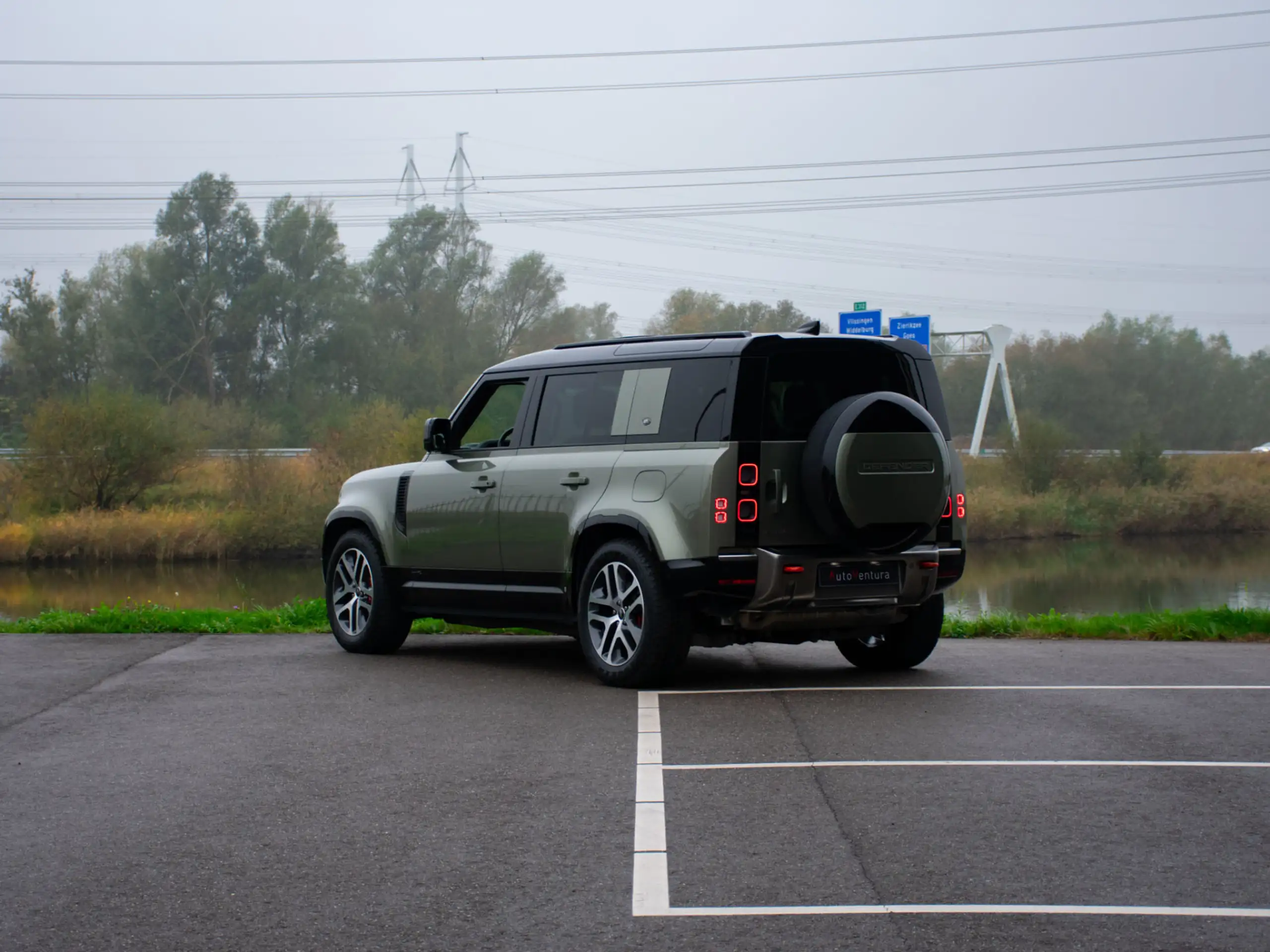 Land Rover - Defender