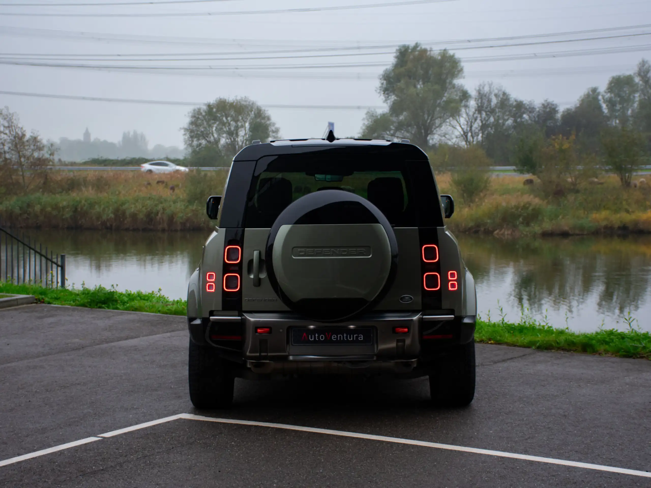 Land Rover - Defender