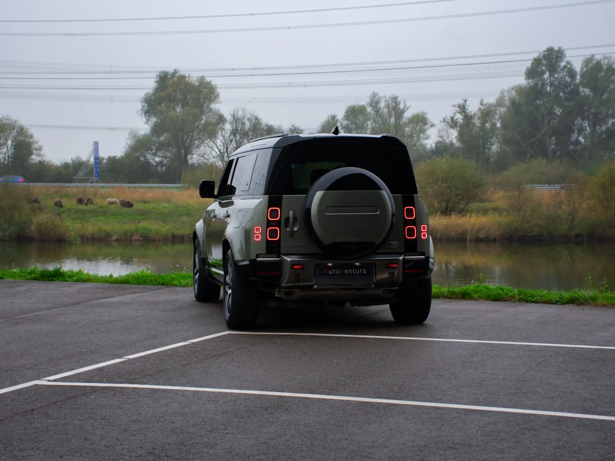 Land Rover - Defender