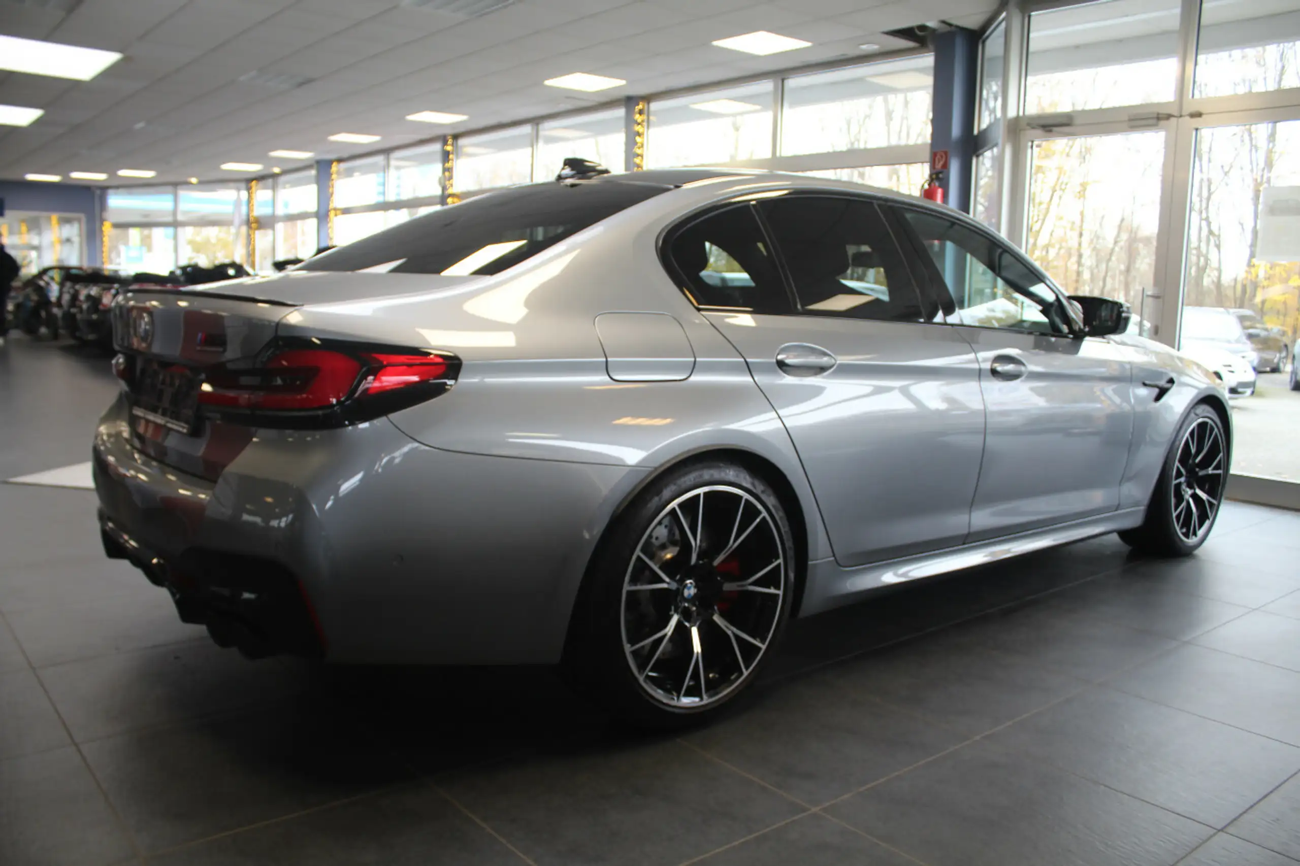 BMW - M5