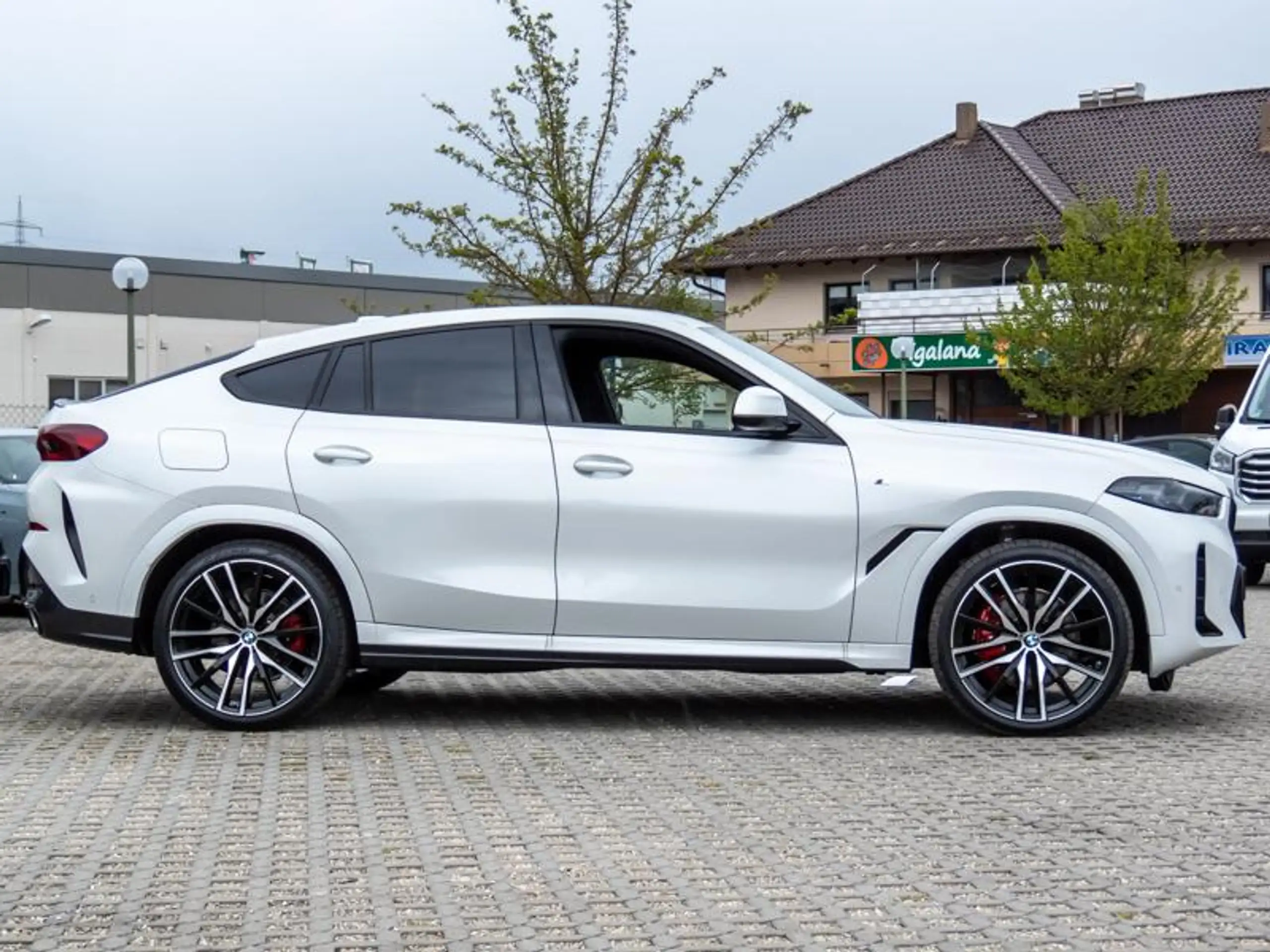 BMW - X6