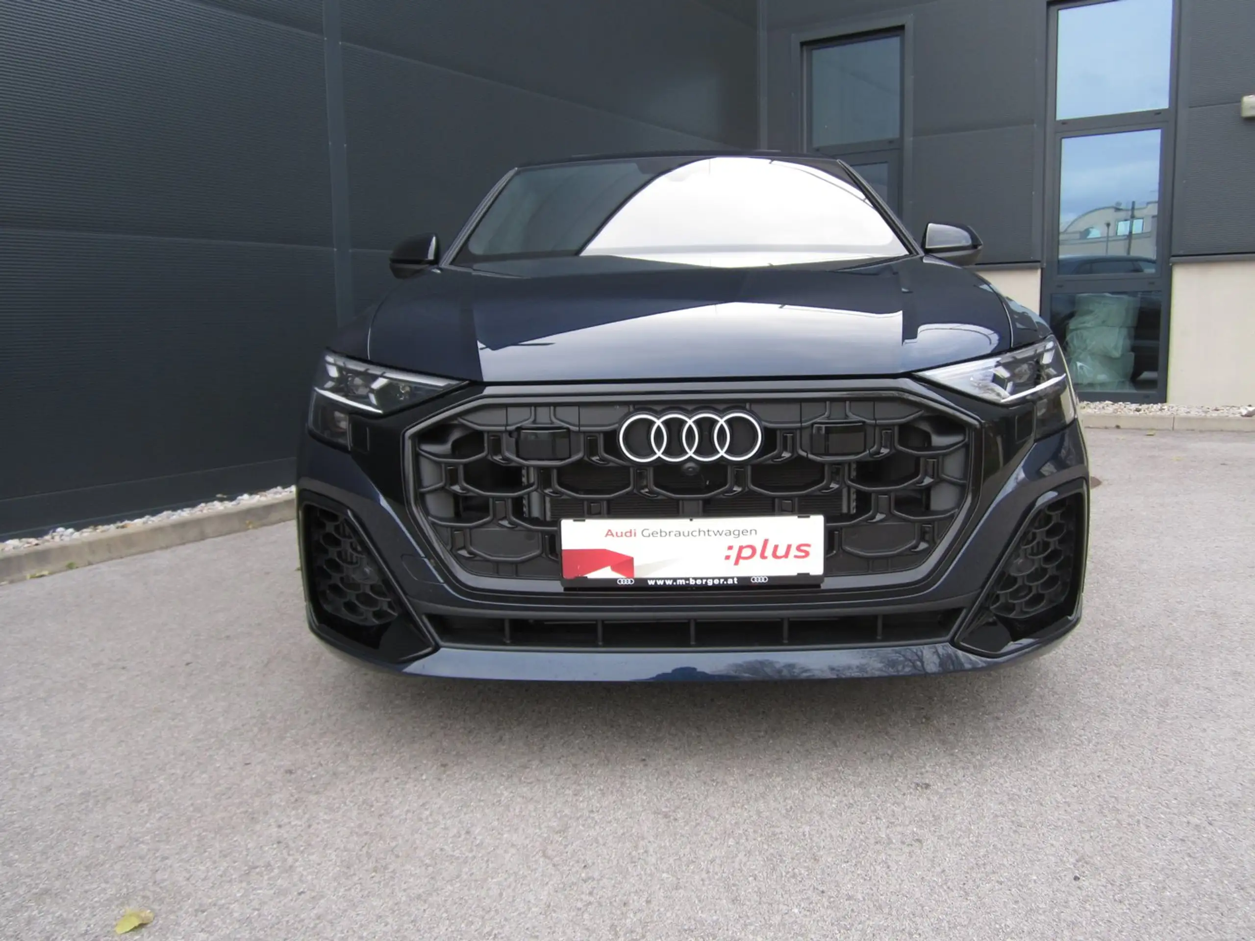 Audi - Q8