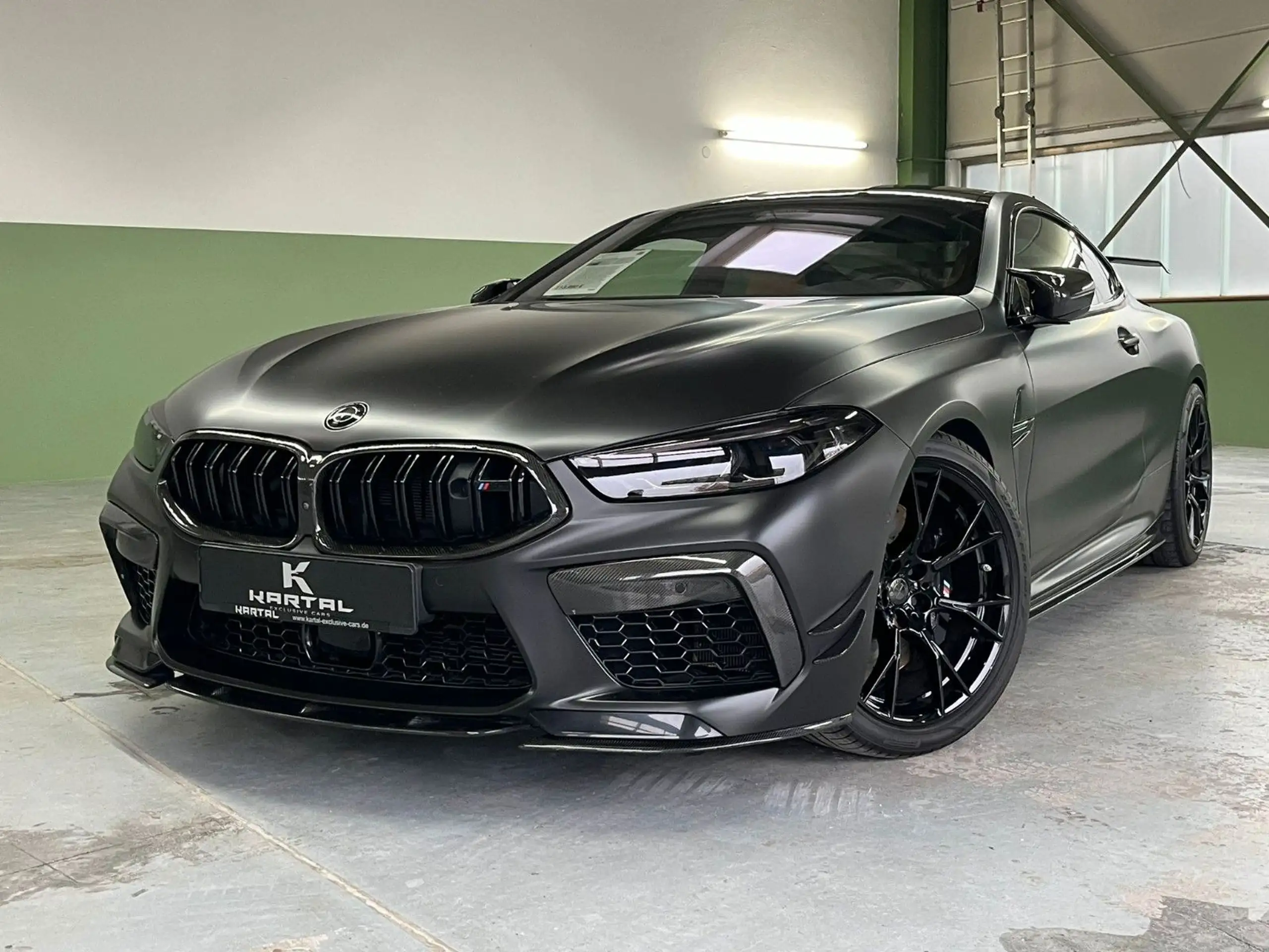 BMW - M8