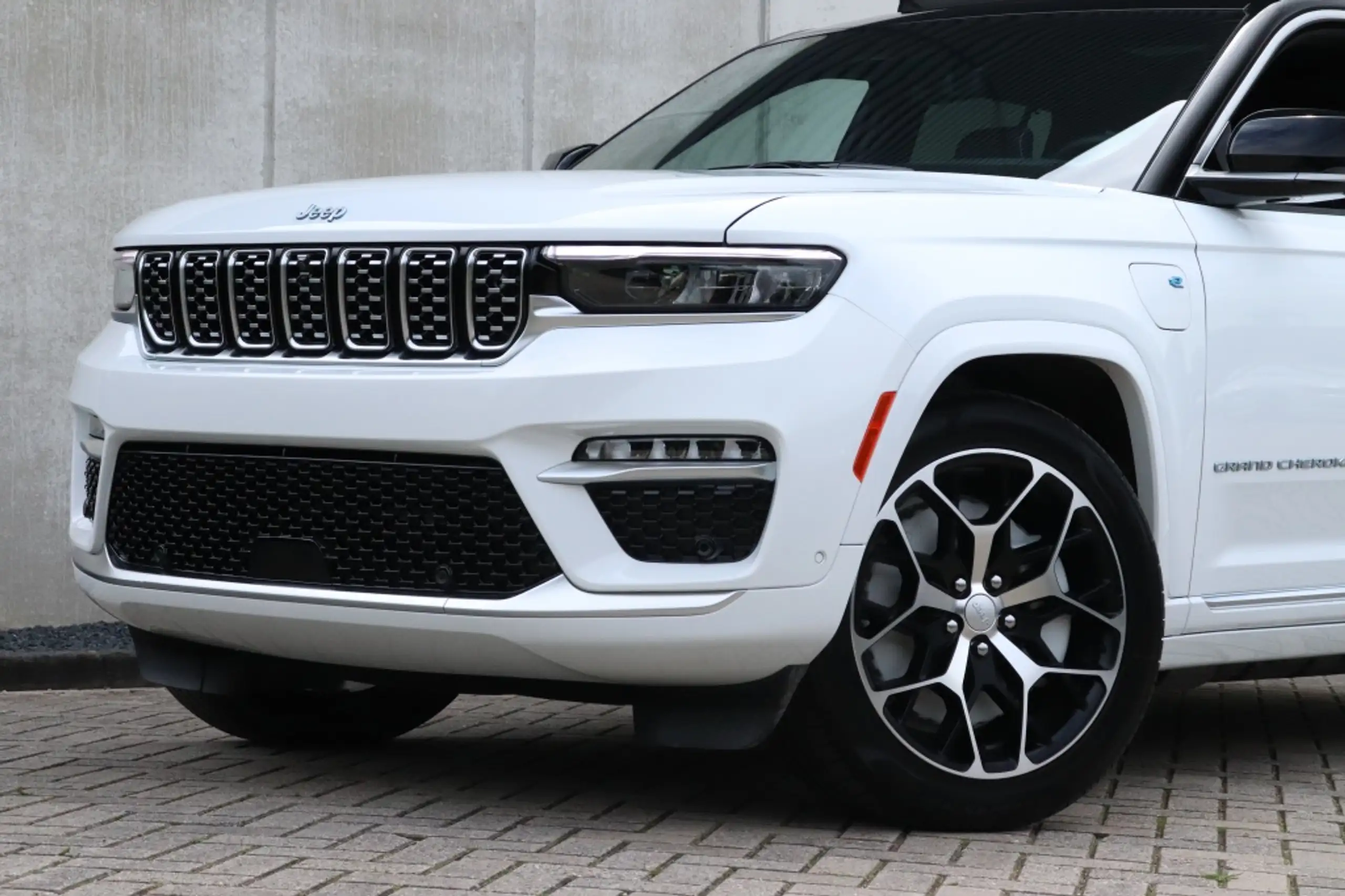 Jeep - Grand Cherokee