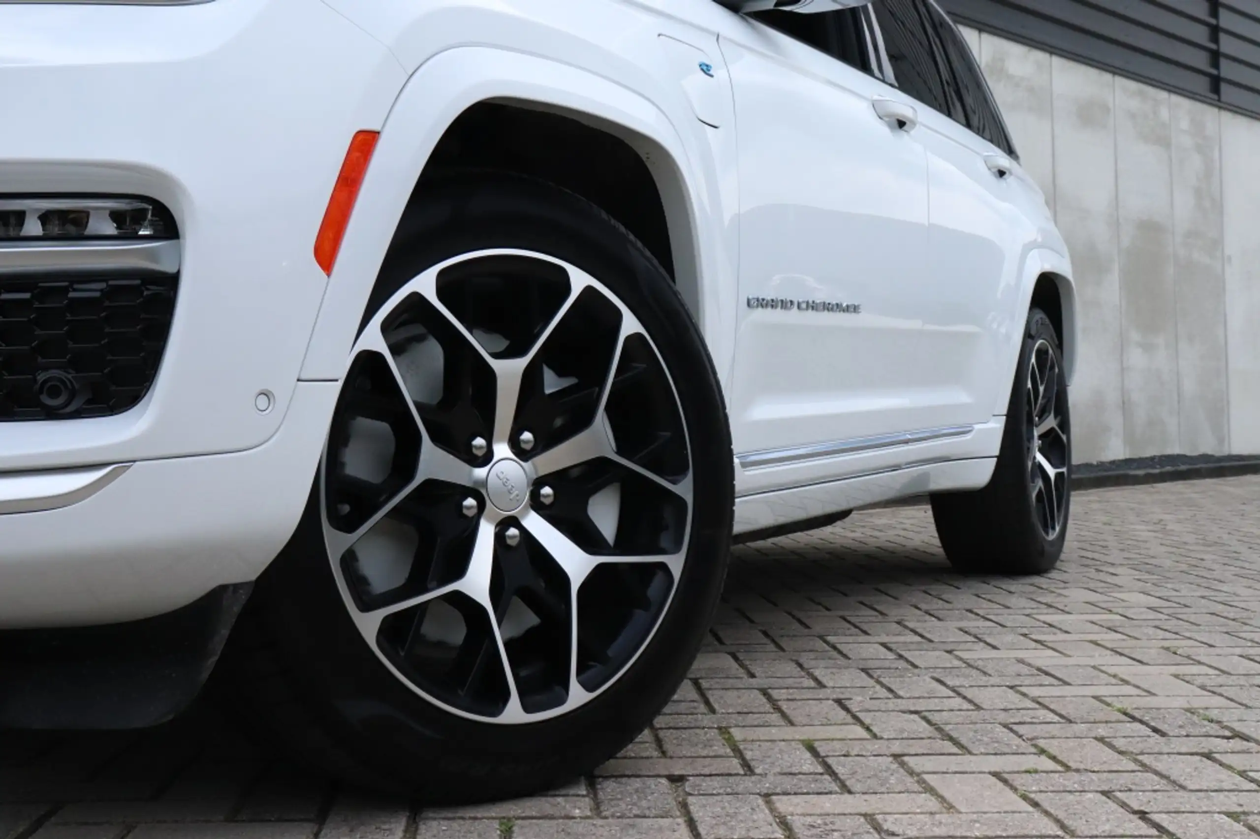 Jeep - Grand Cherokee