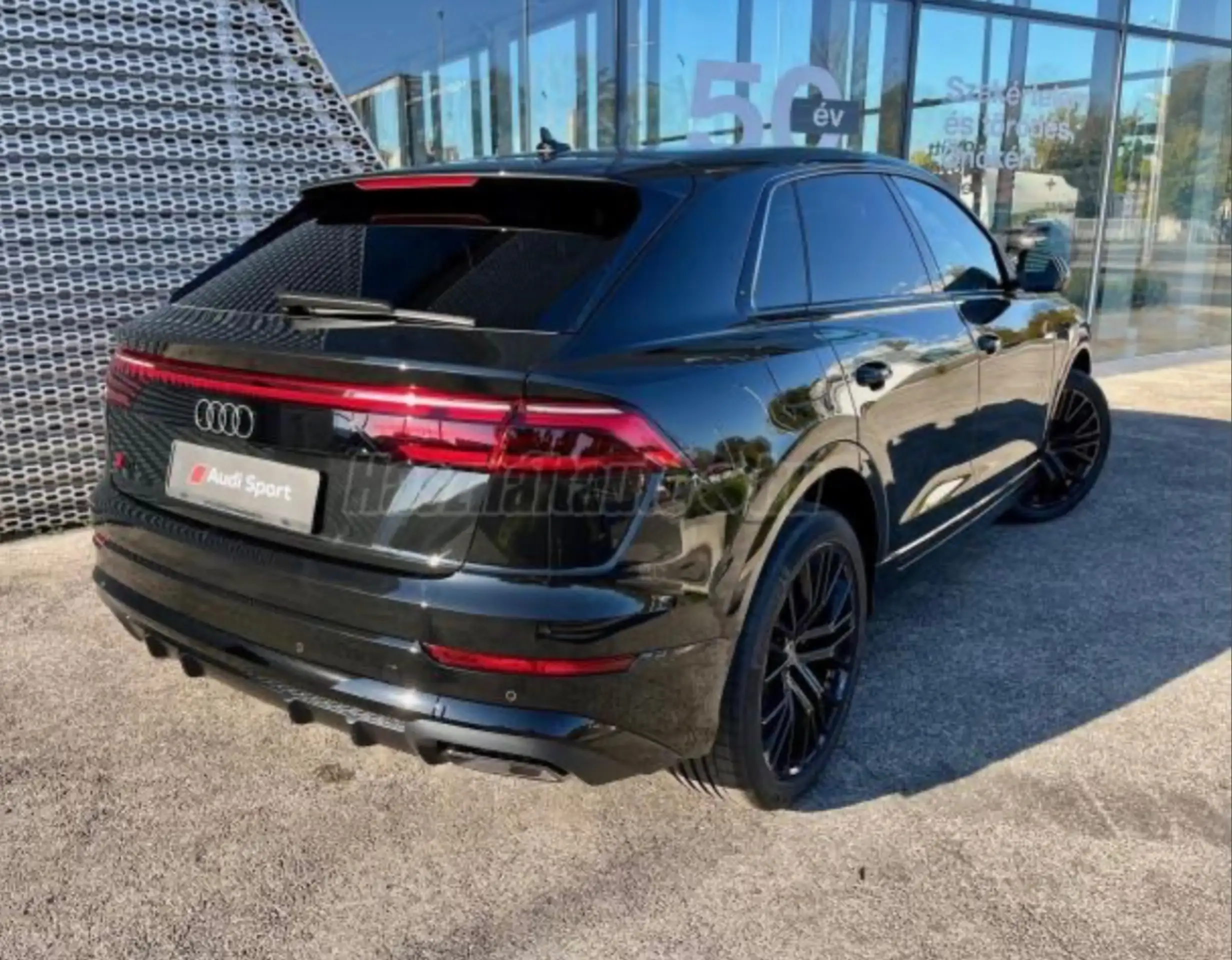 Audi - Q8