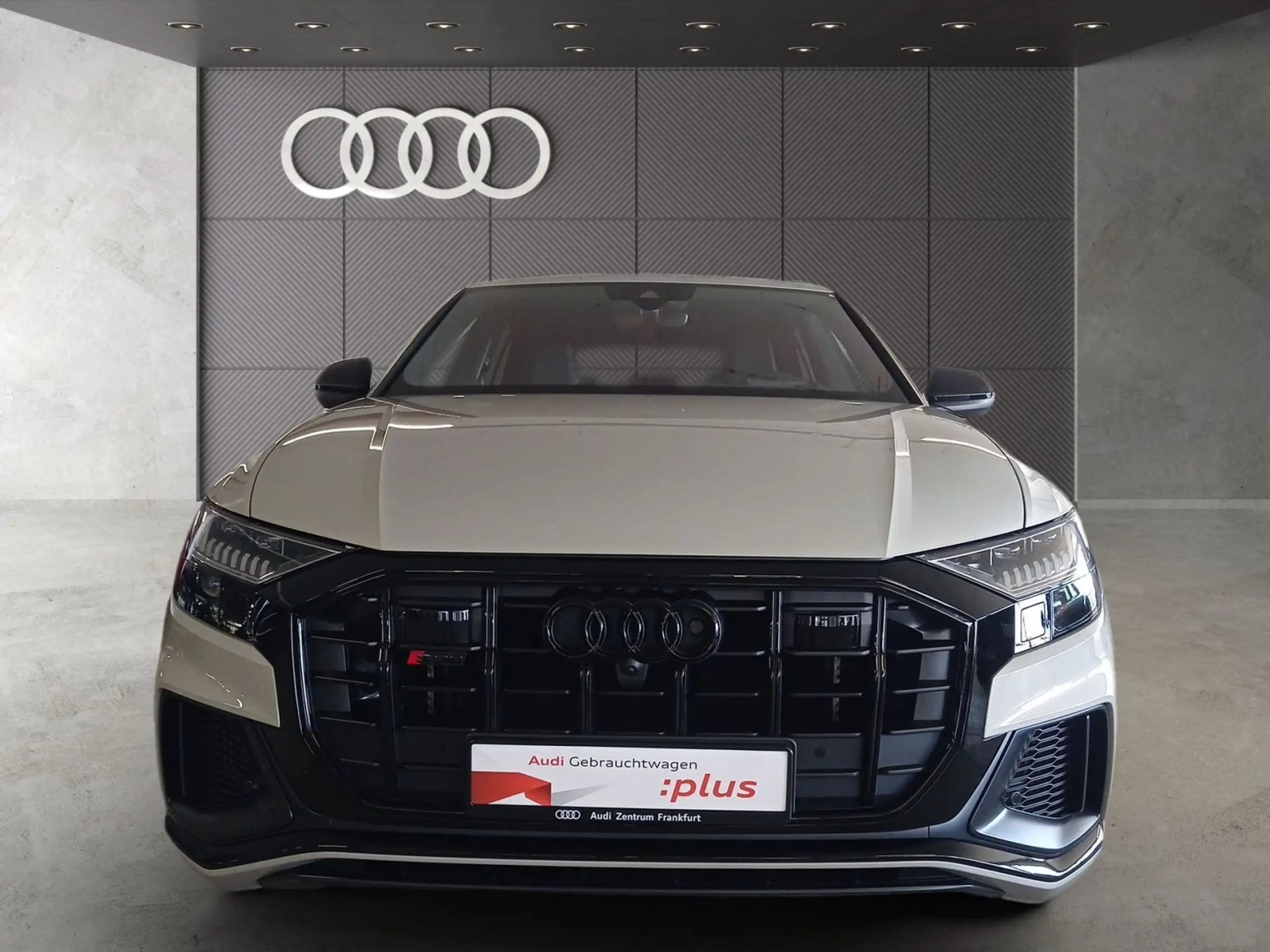 Audi - SQ8