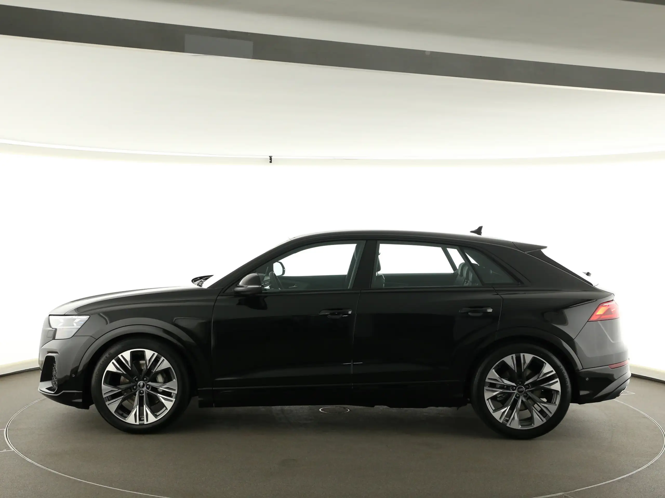 Audi - Q8