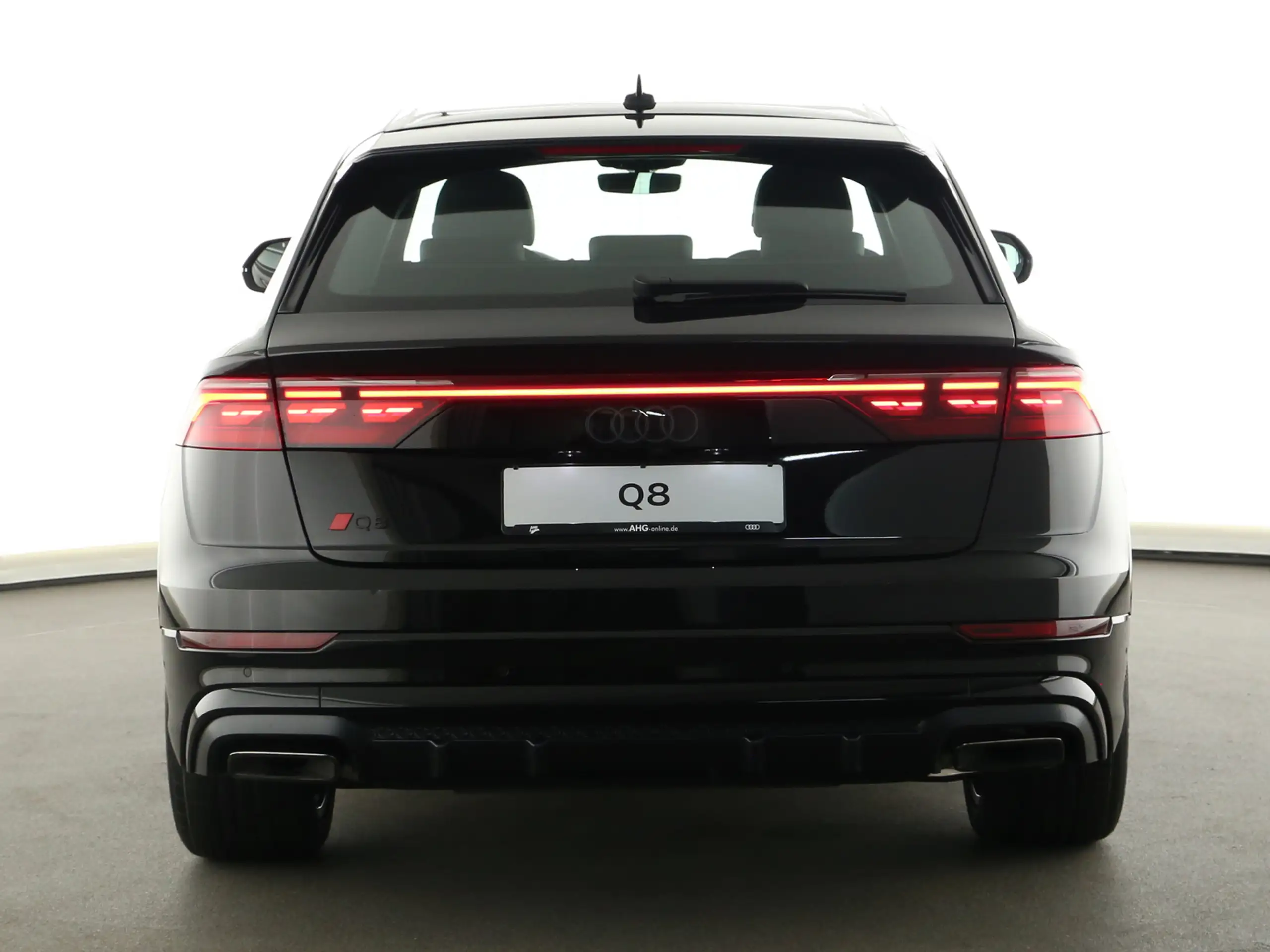 Audi - Q8