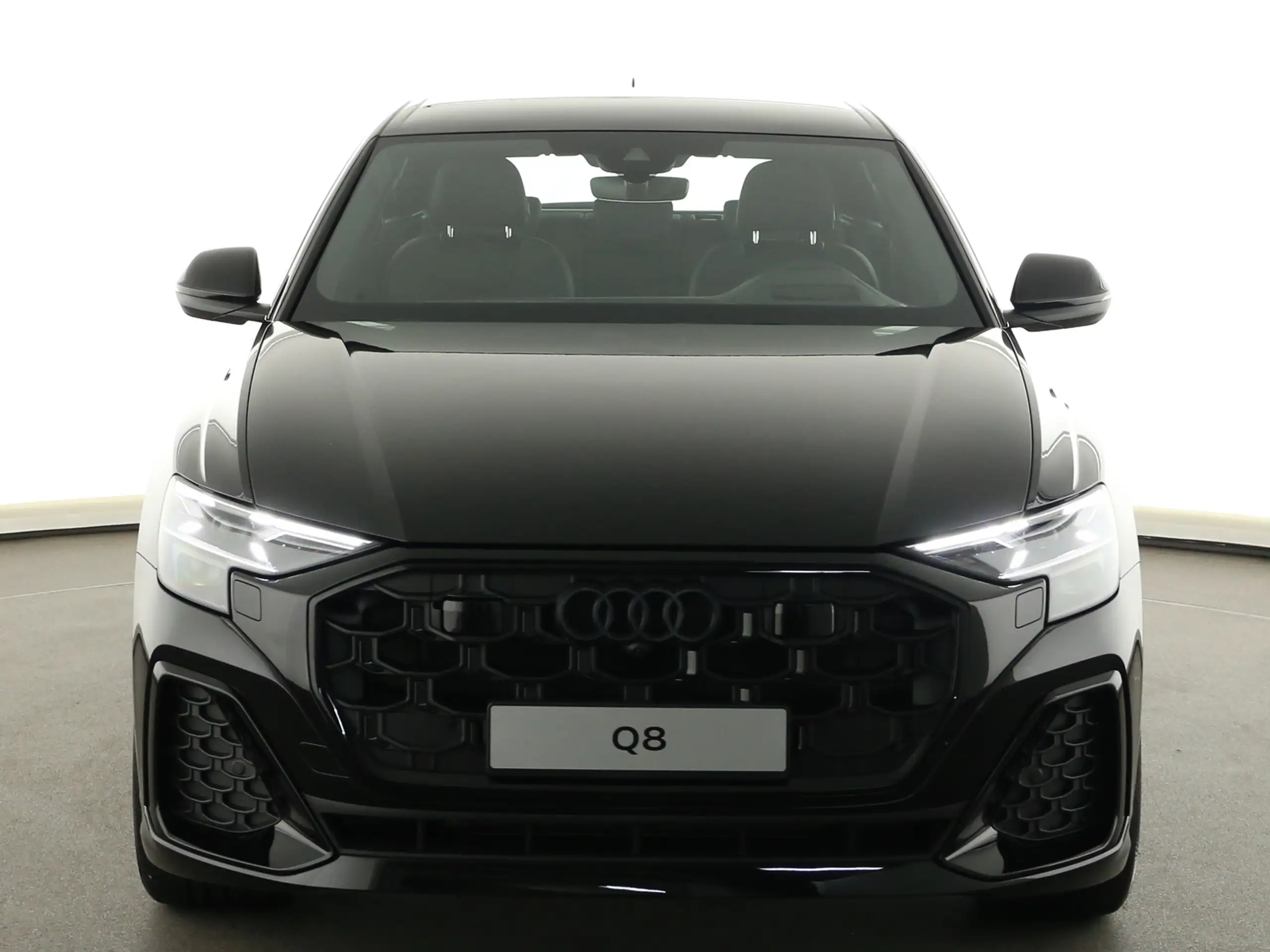 Audi - Q8