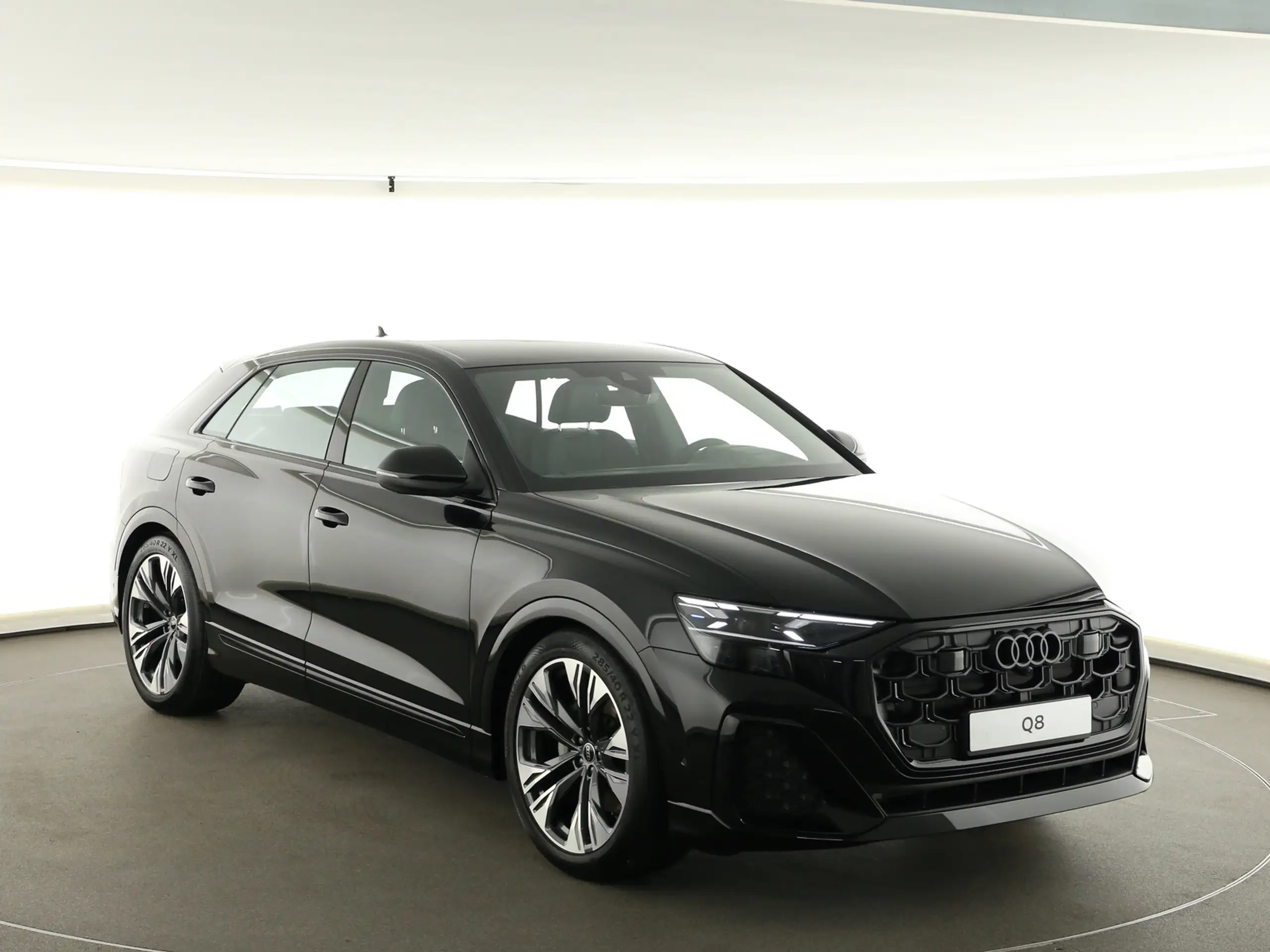 Audi - Q8