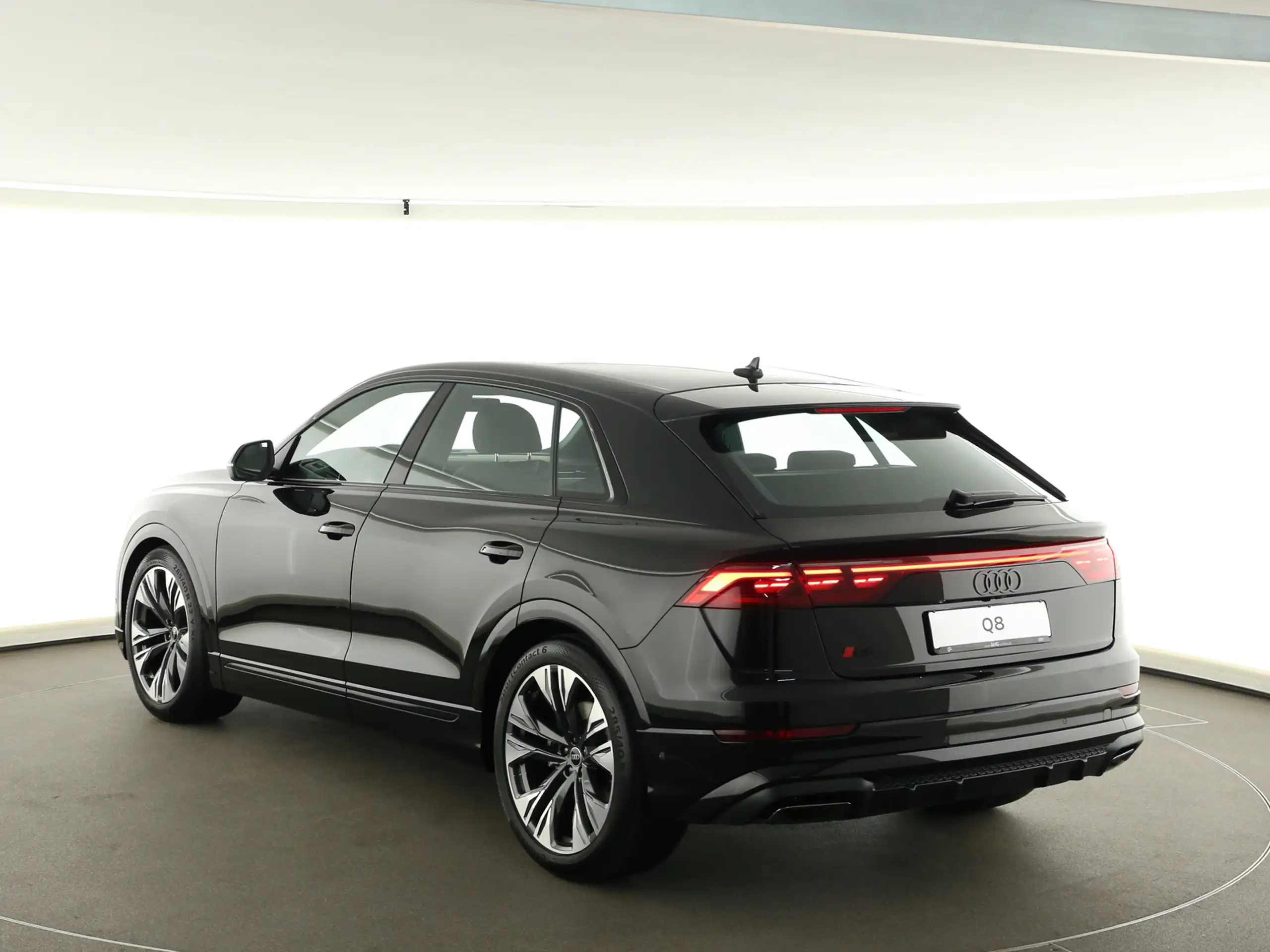 Audi - Q8