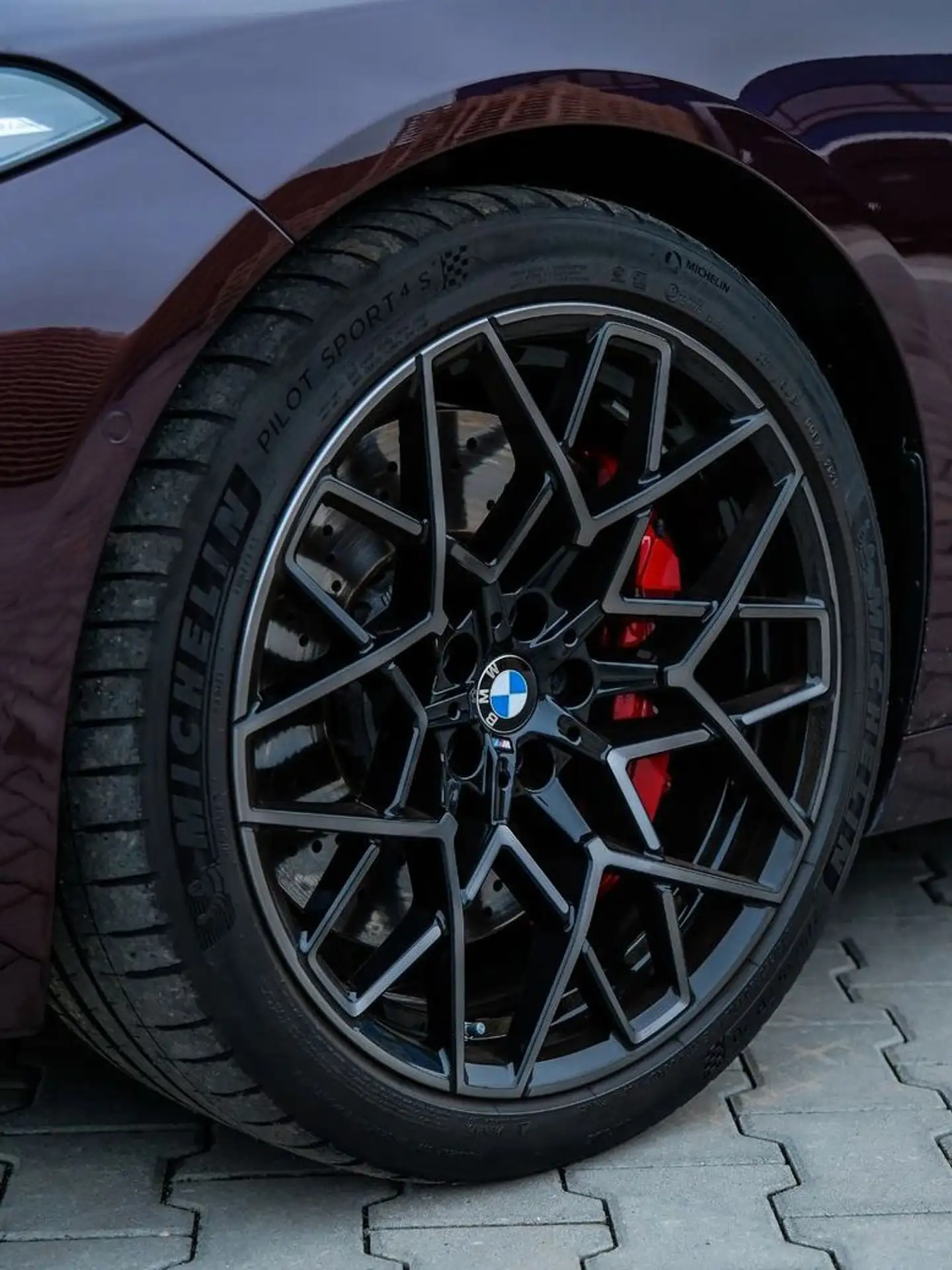 BMW - M8