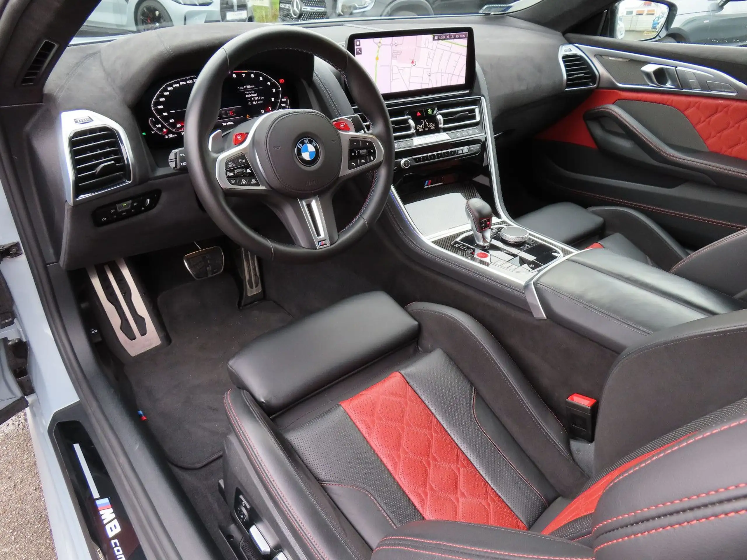 BMW - M8