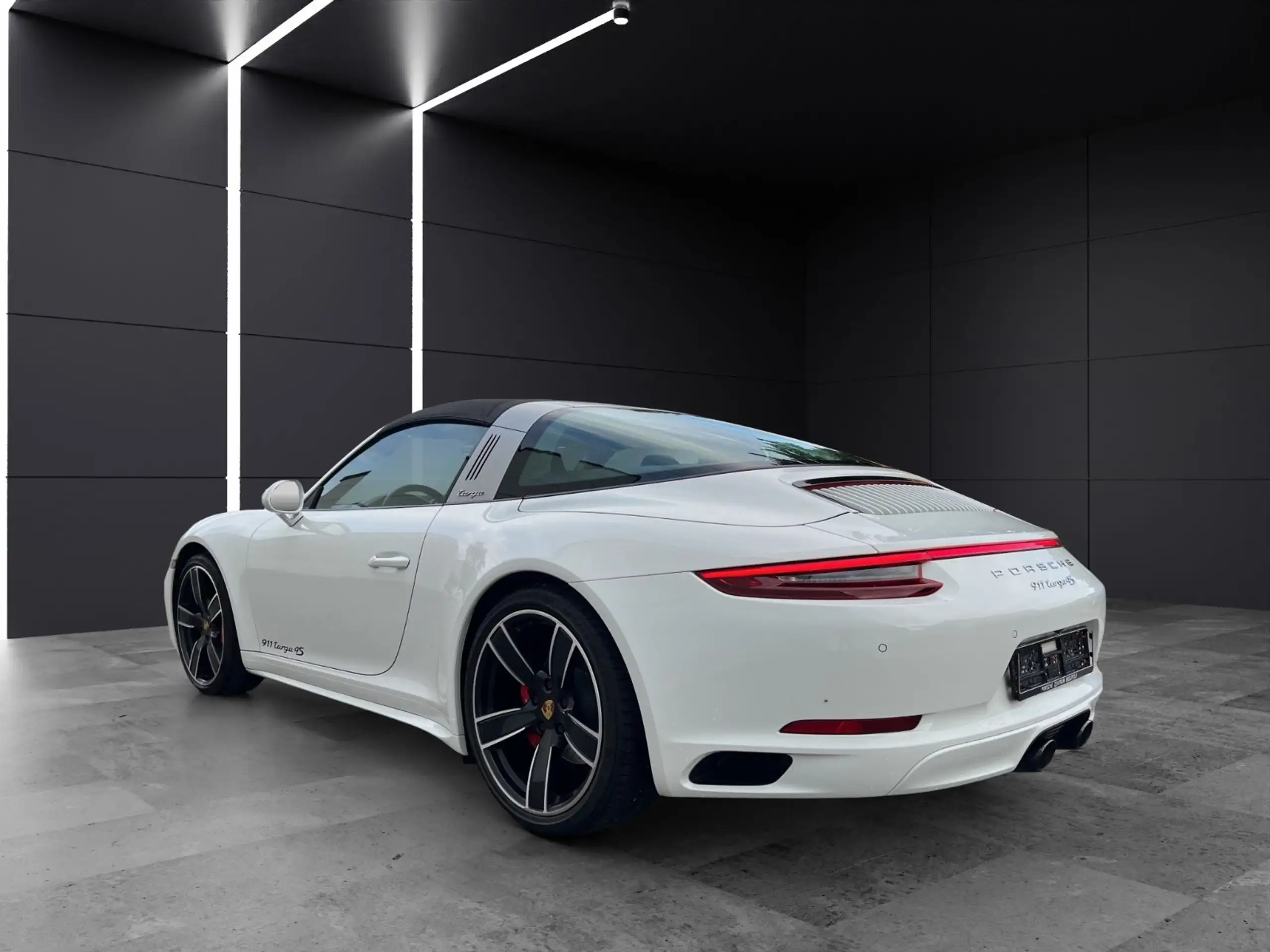 Porsche - 911