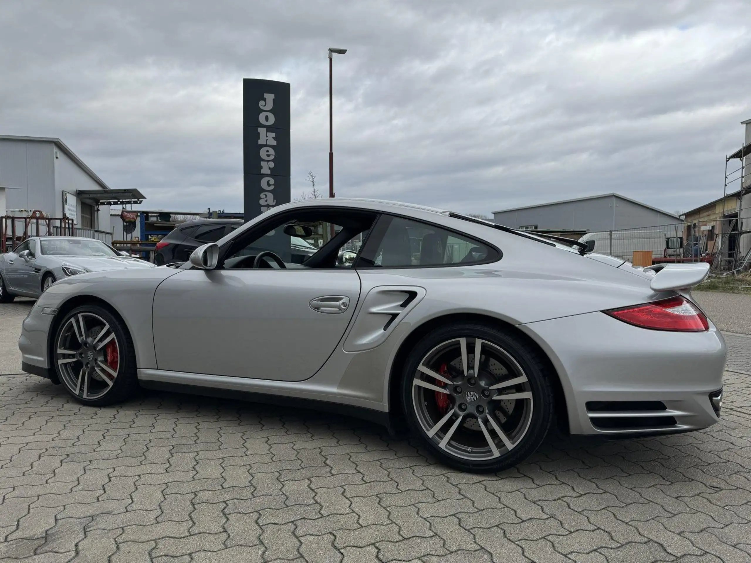 Porsche - 911