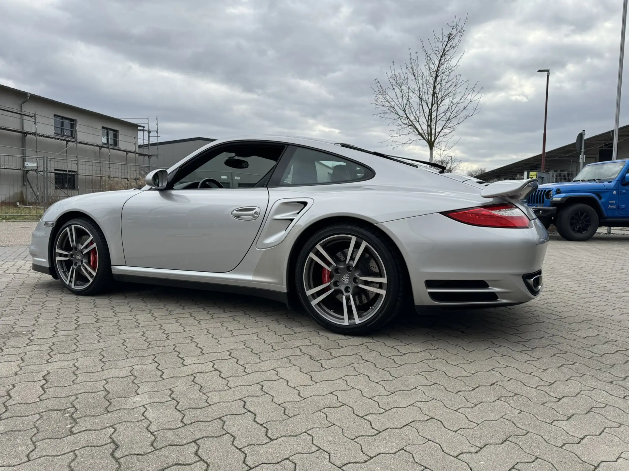 Porsche - 911