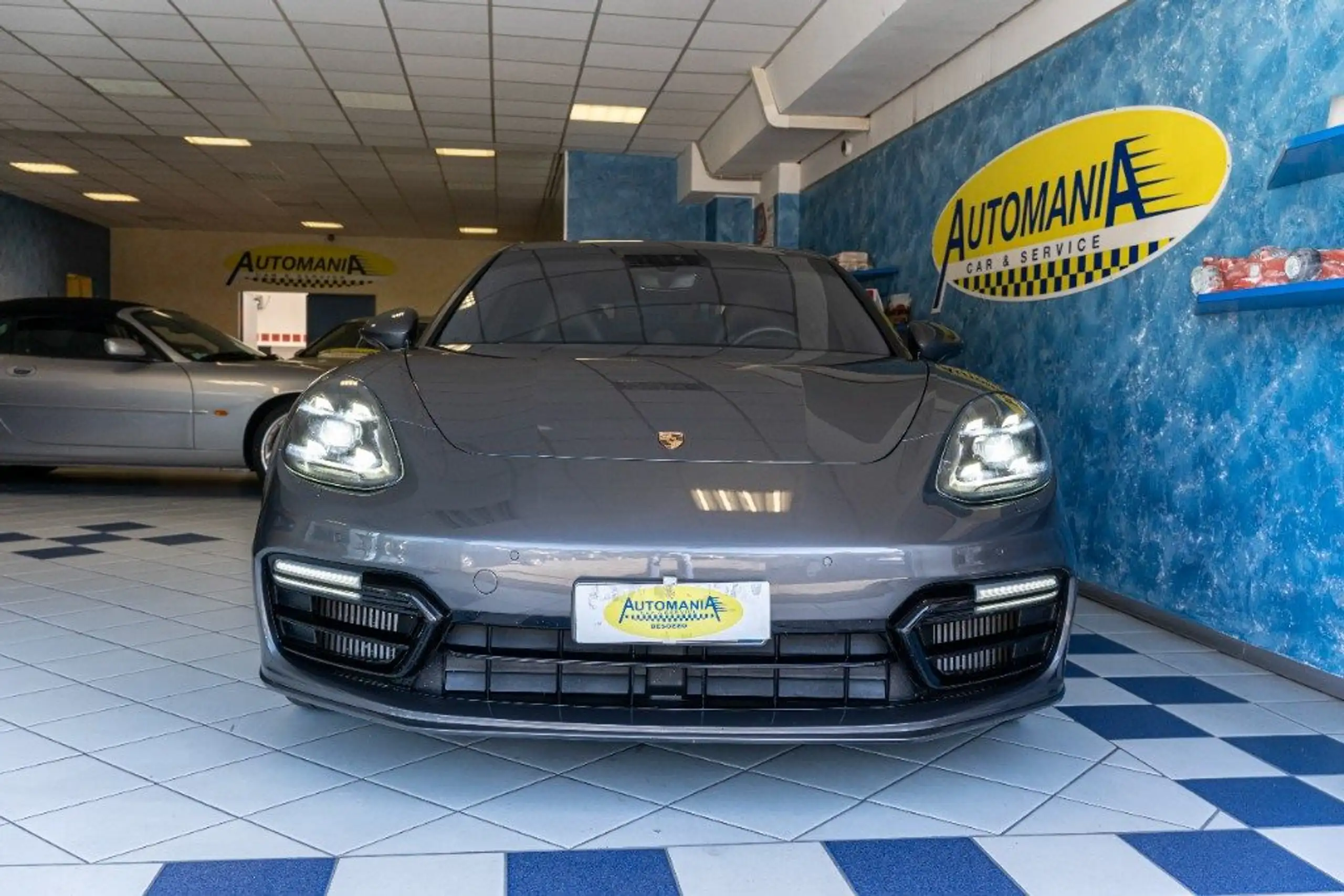 Porsche - Panamera