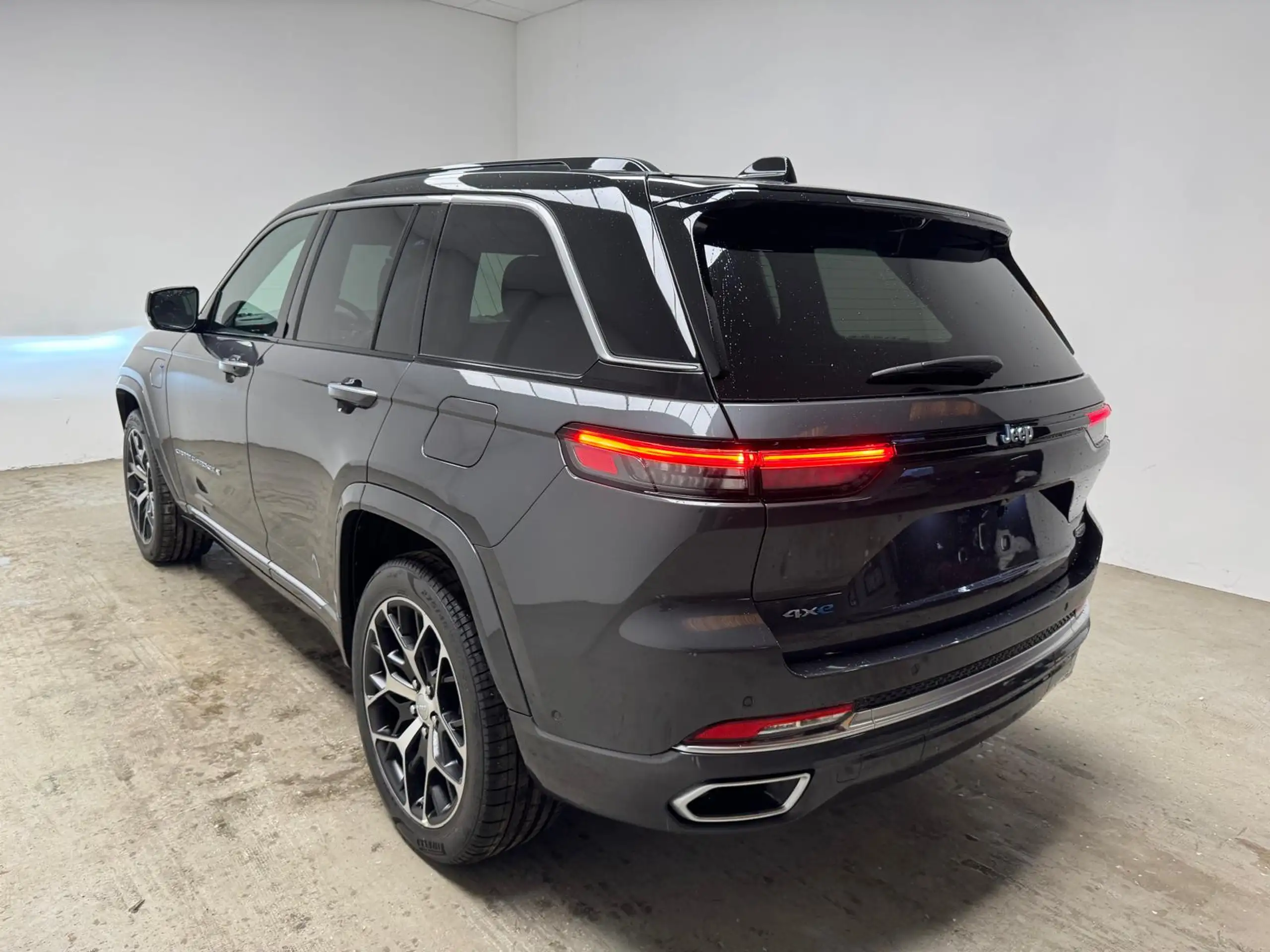 Jeep - Grand Cherokee