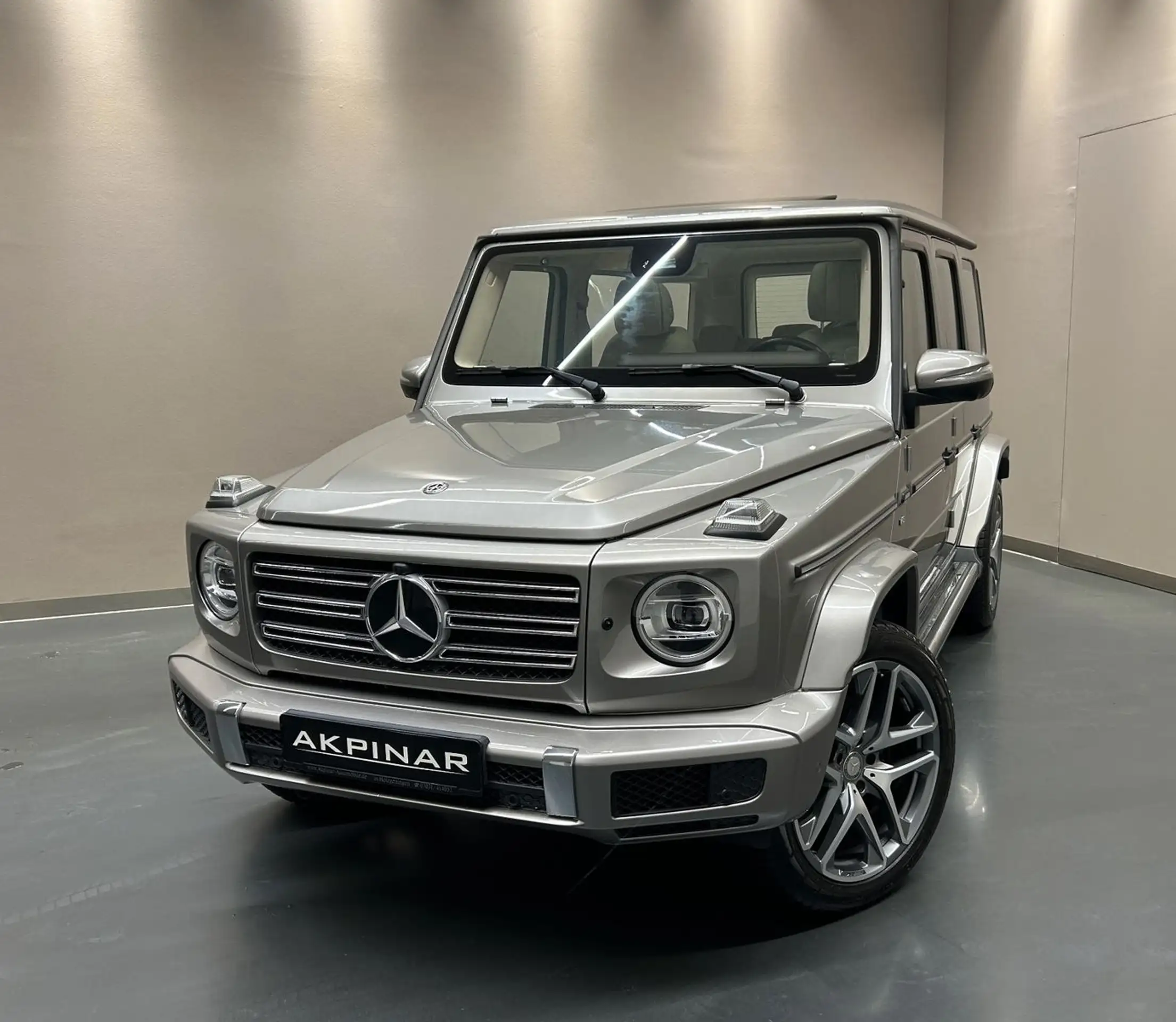 Mercedes-Benz - G 500