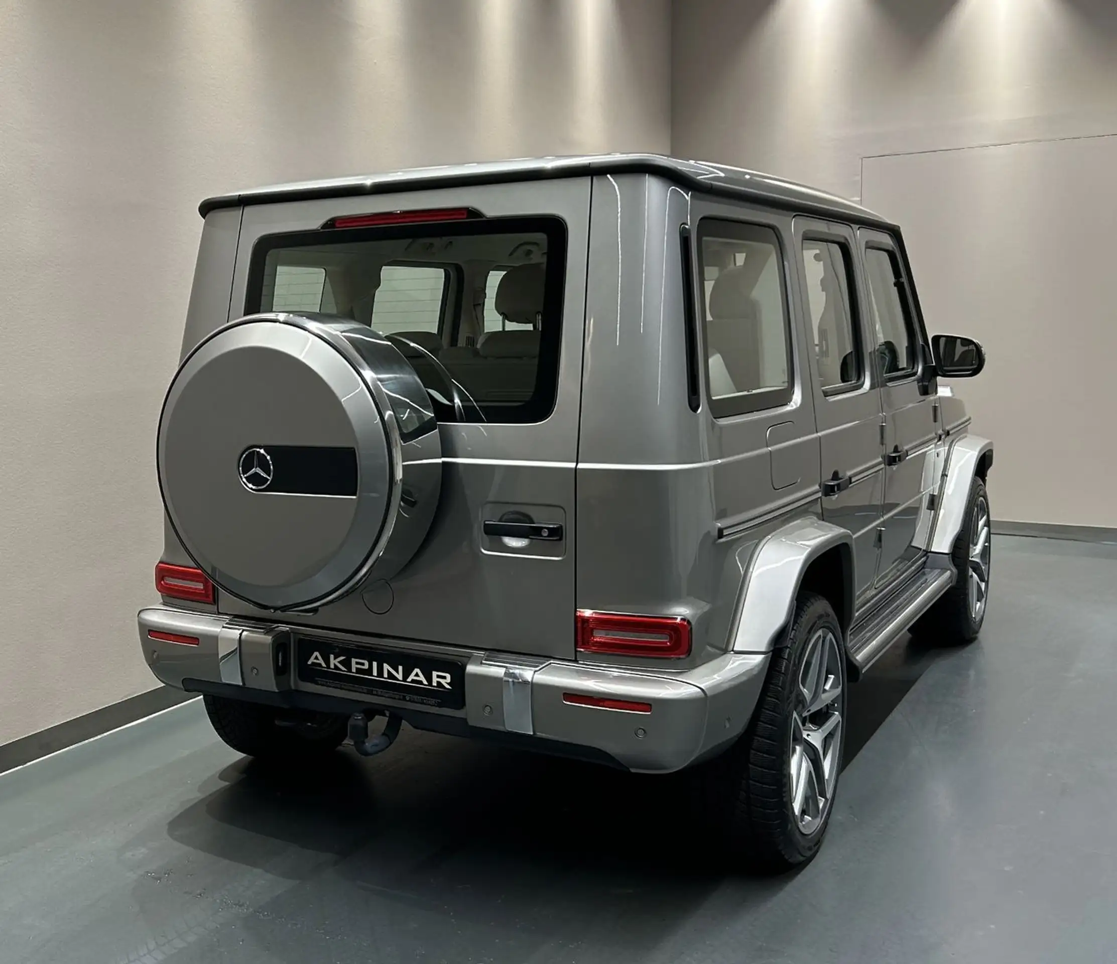 Mercedes-Benz - G 500