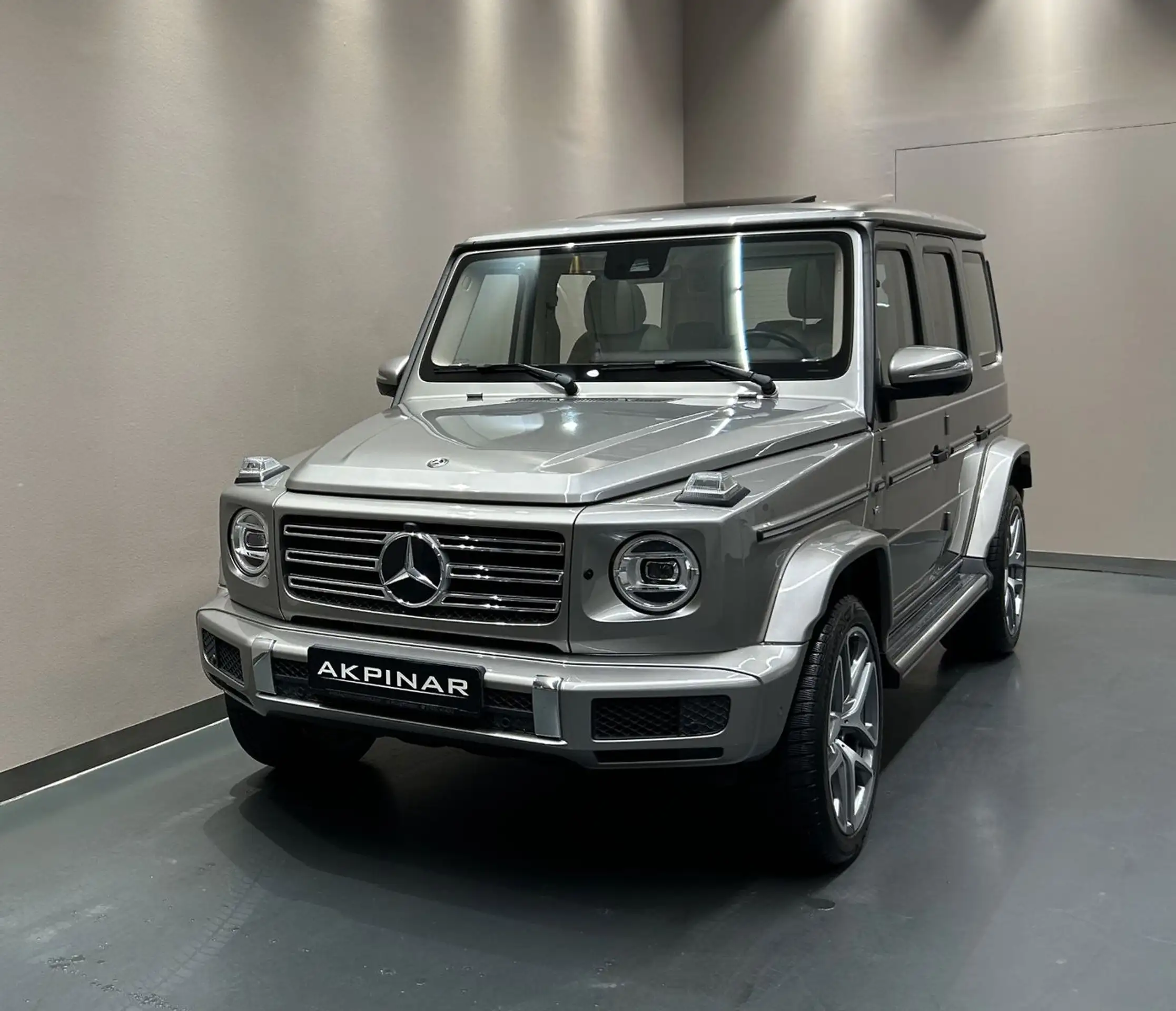 Mercedes-Benz - G 500