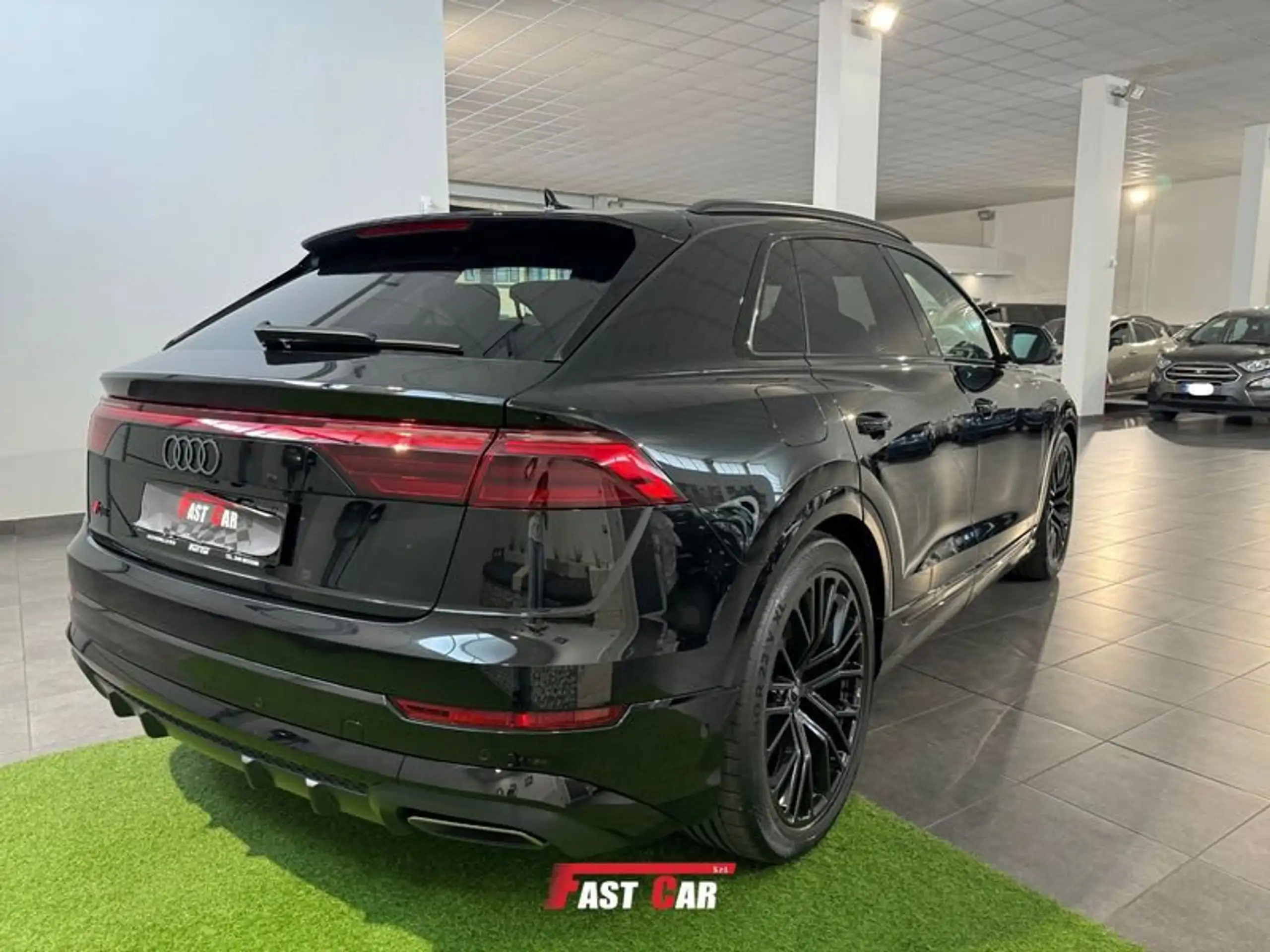 Audi - Q8