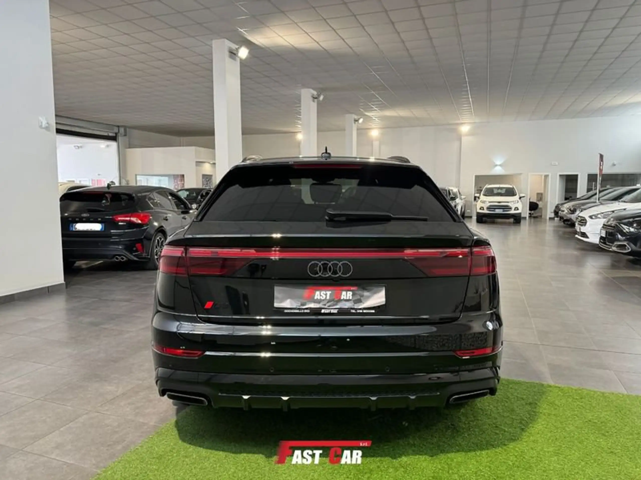 Audi - Q8