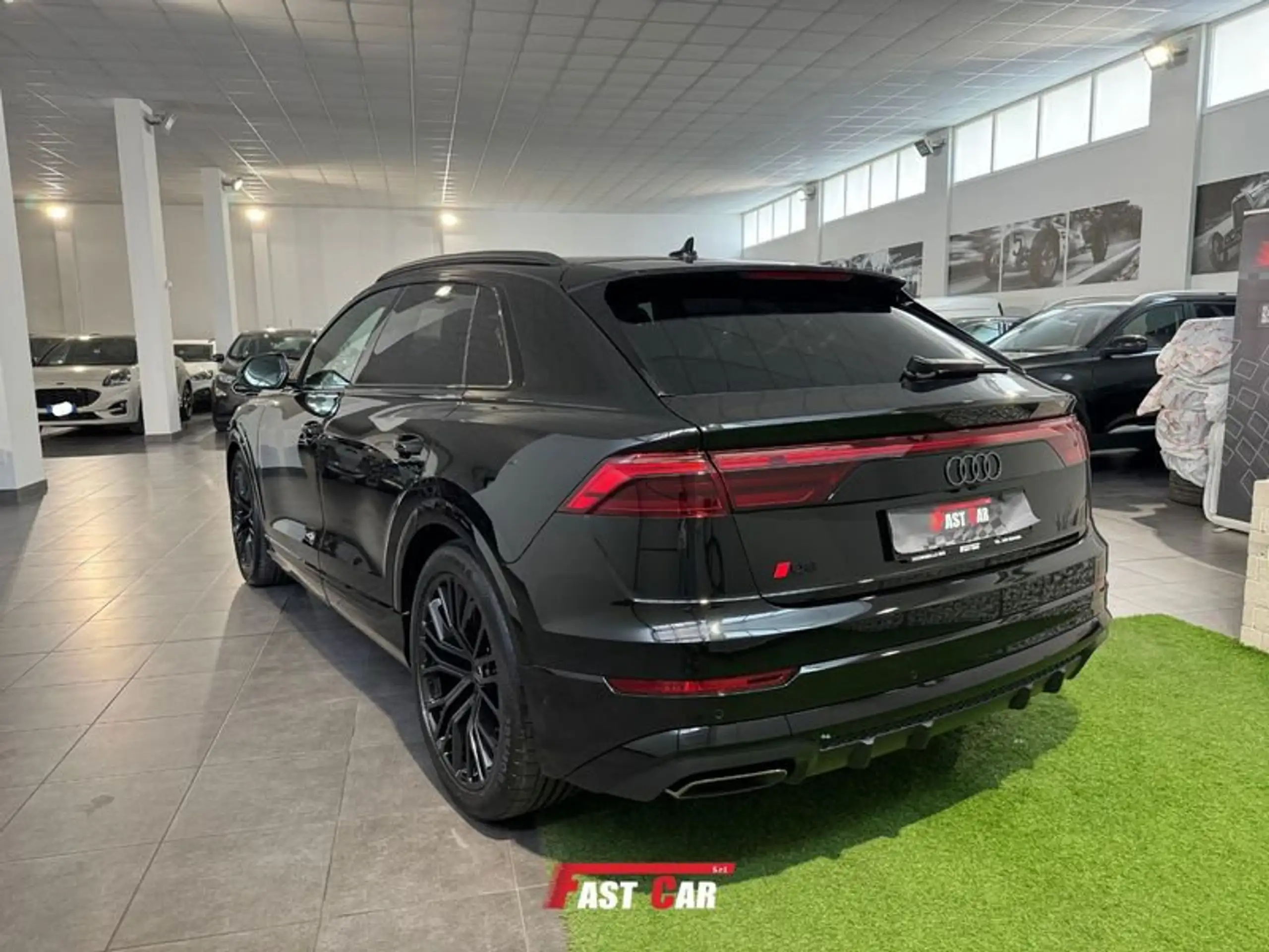 Audi - Q8