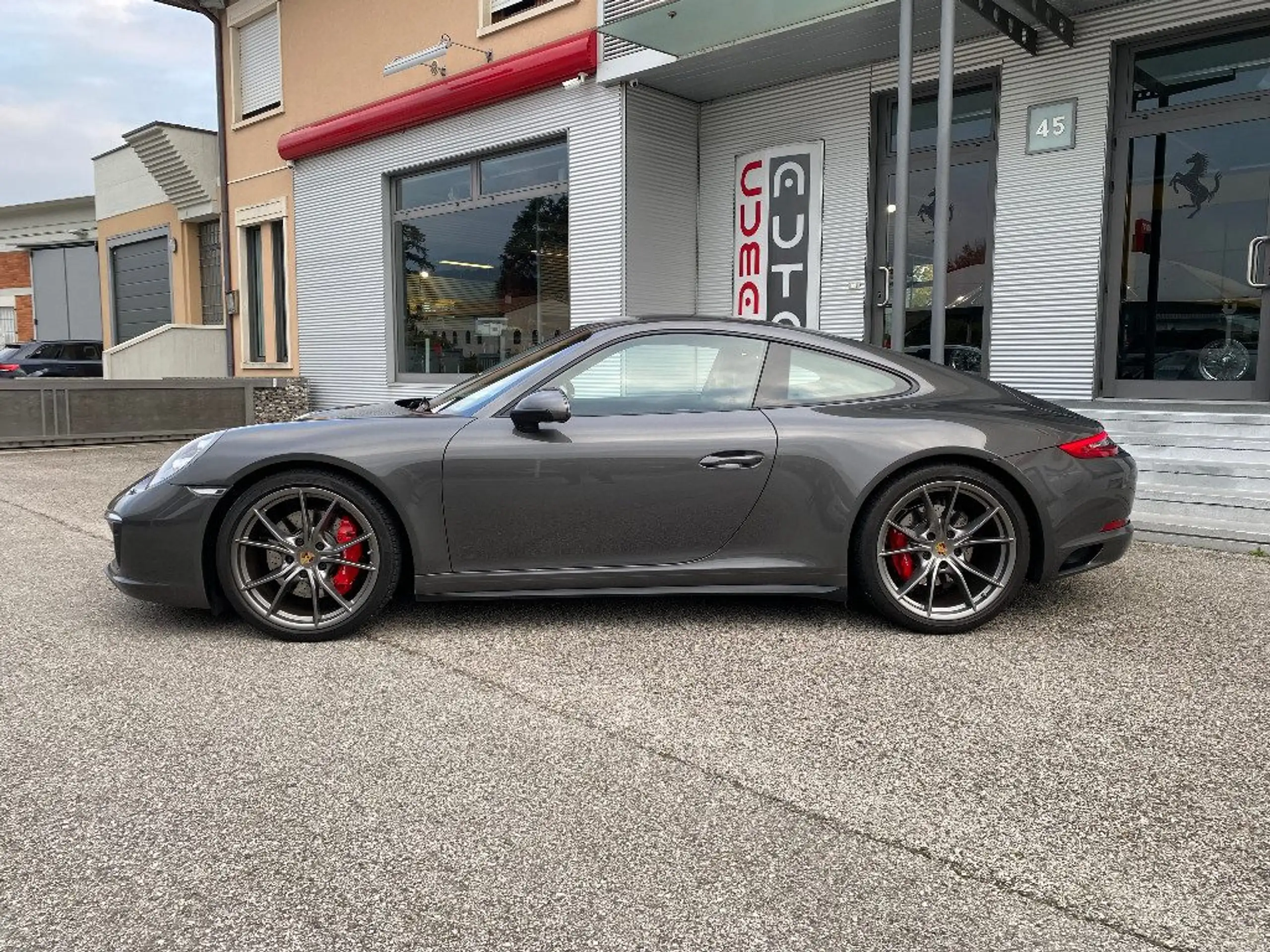 Porsche - 911