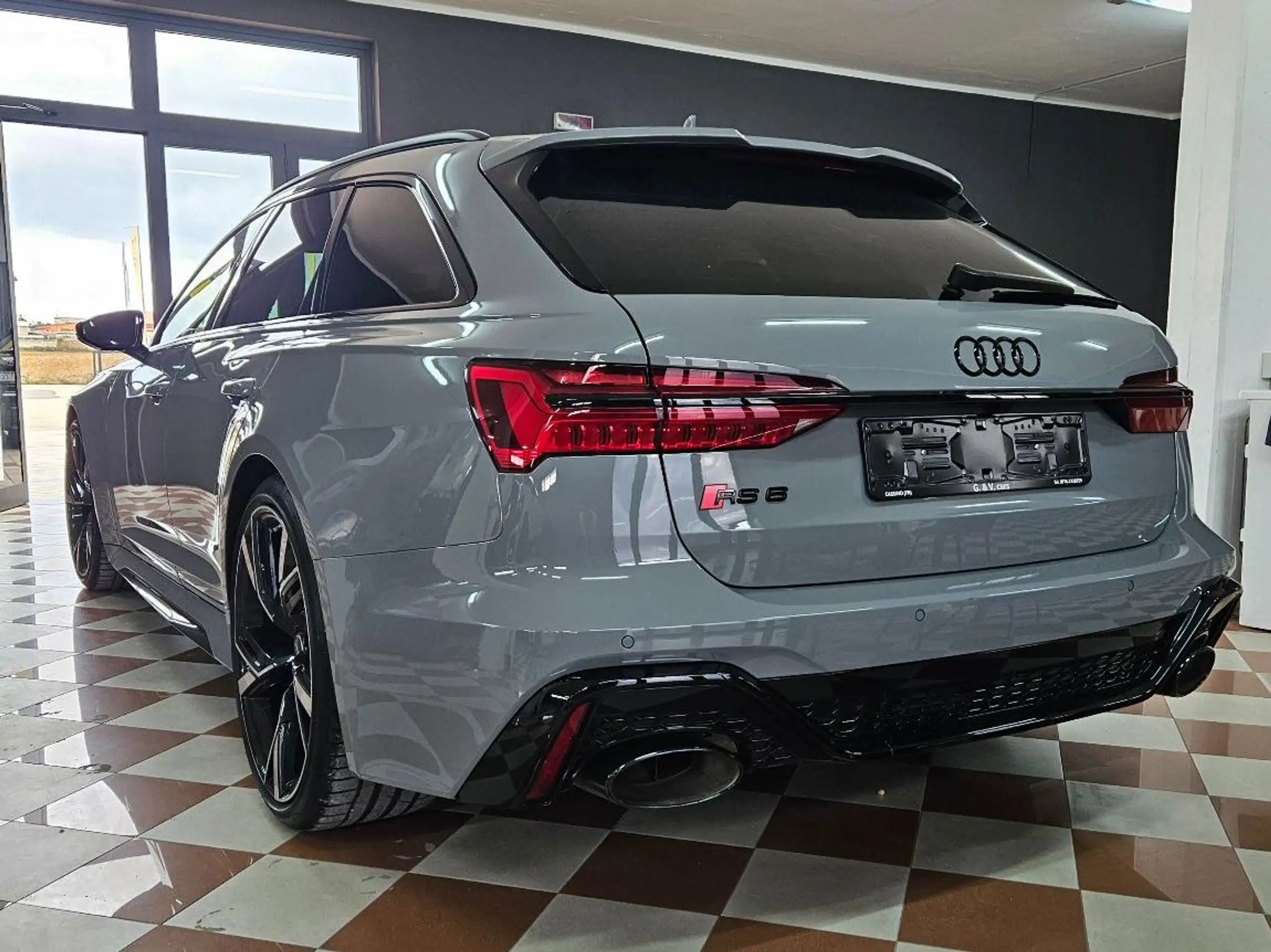 Audi - RS6