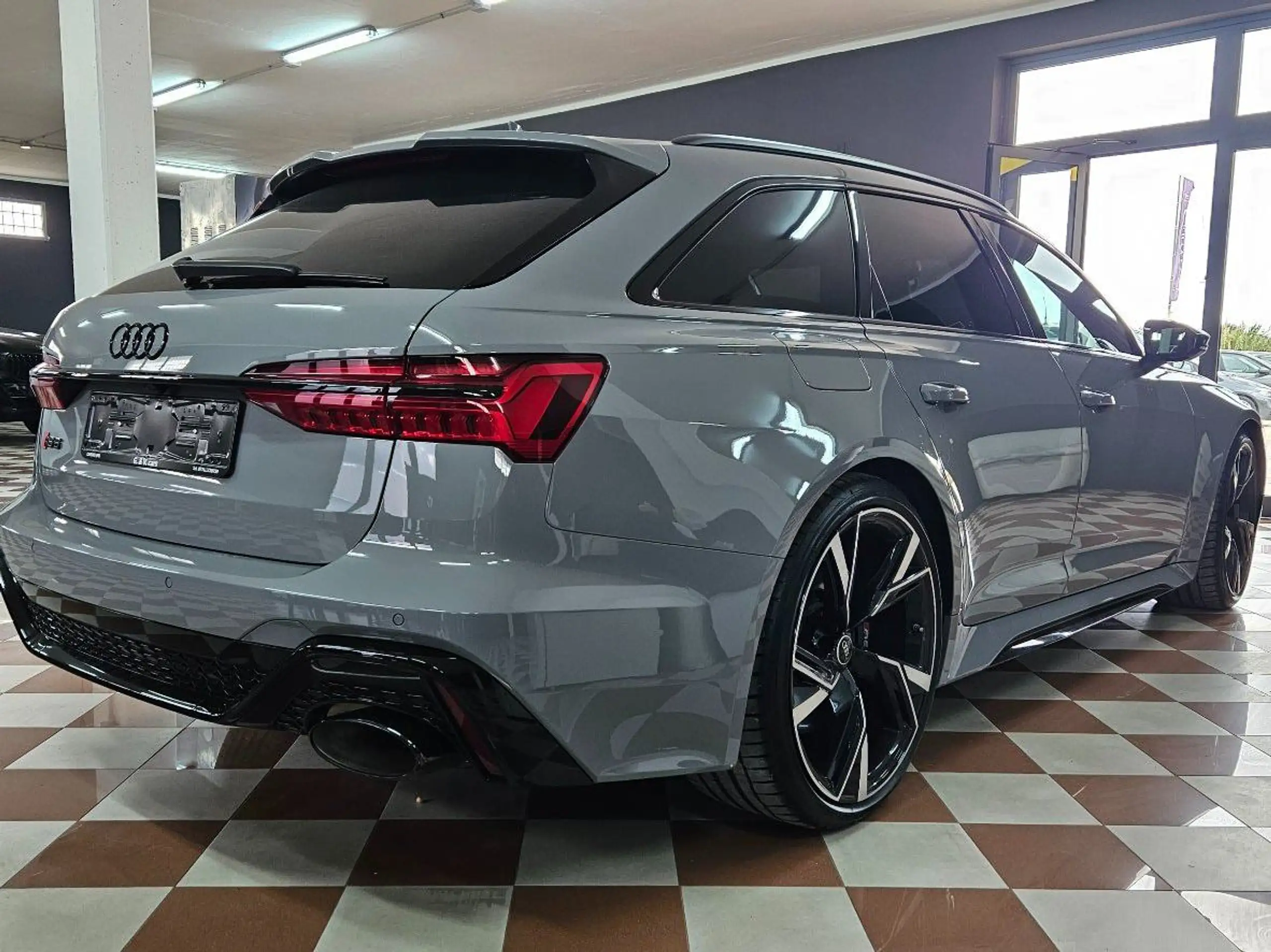 Audi - RS6