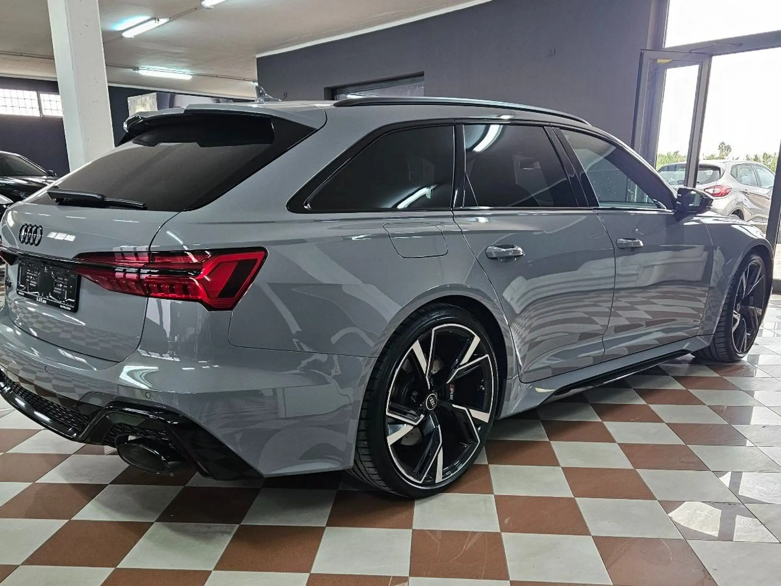 Audi - RS6