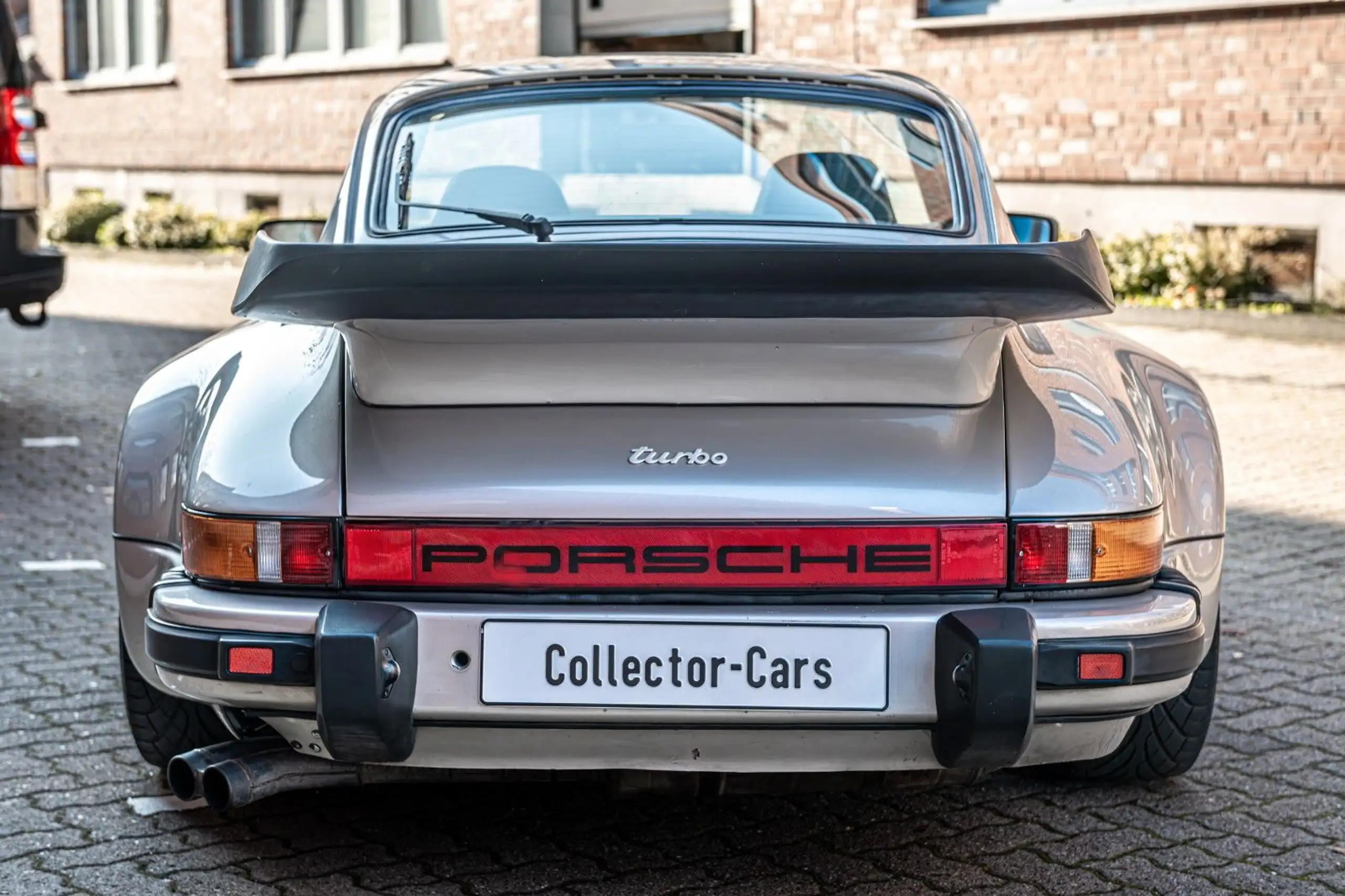 Porsche - 911