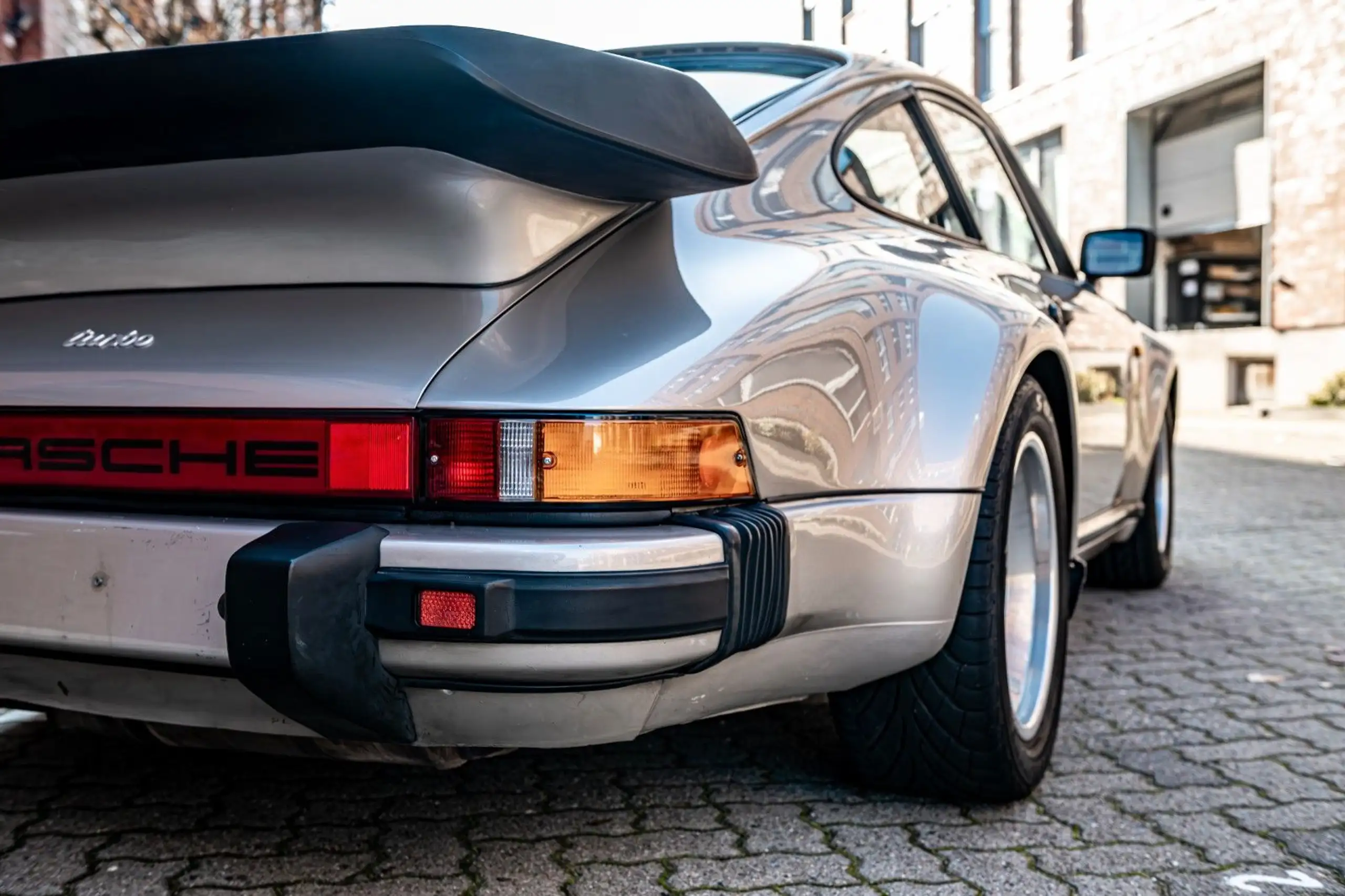 Porsche - 911