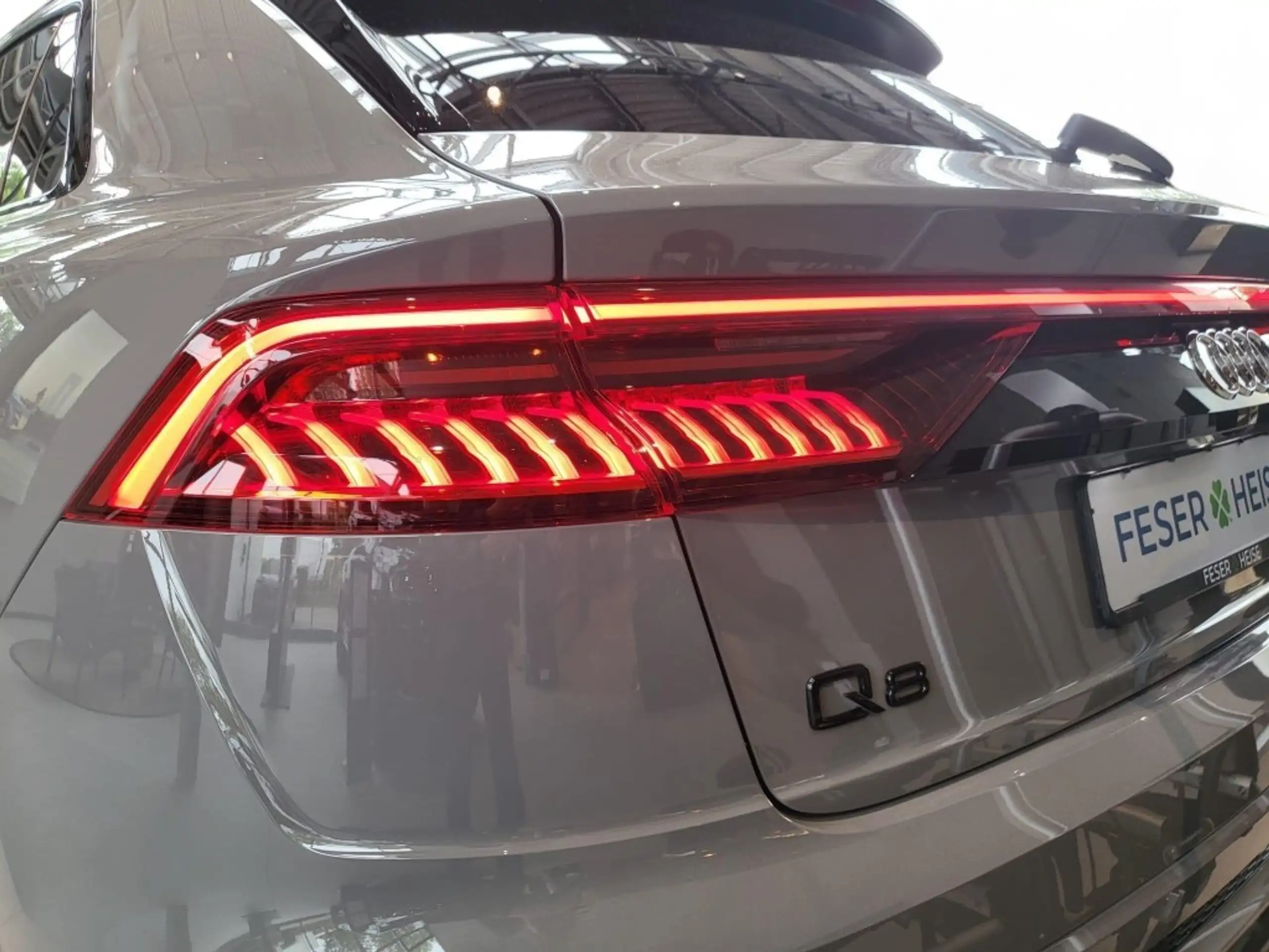 Audi - Q8