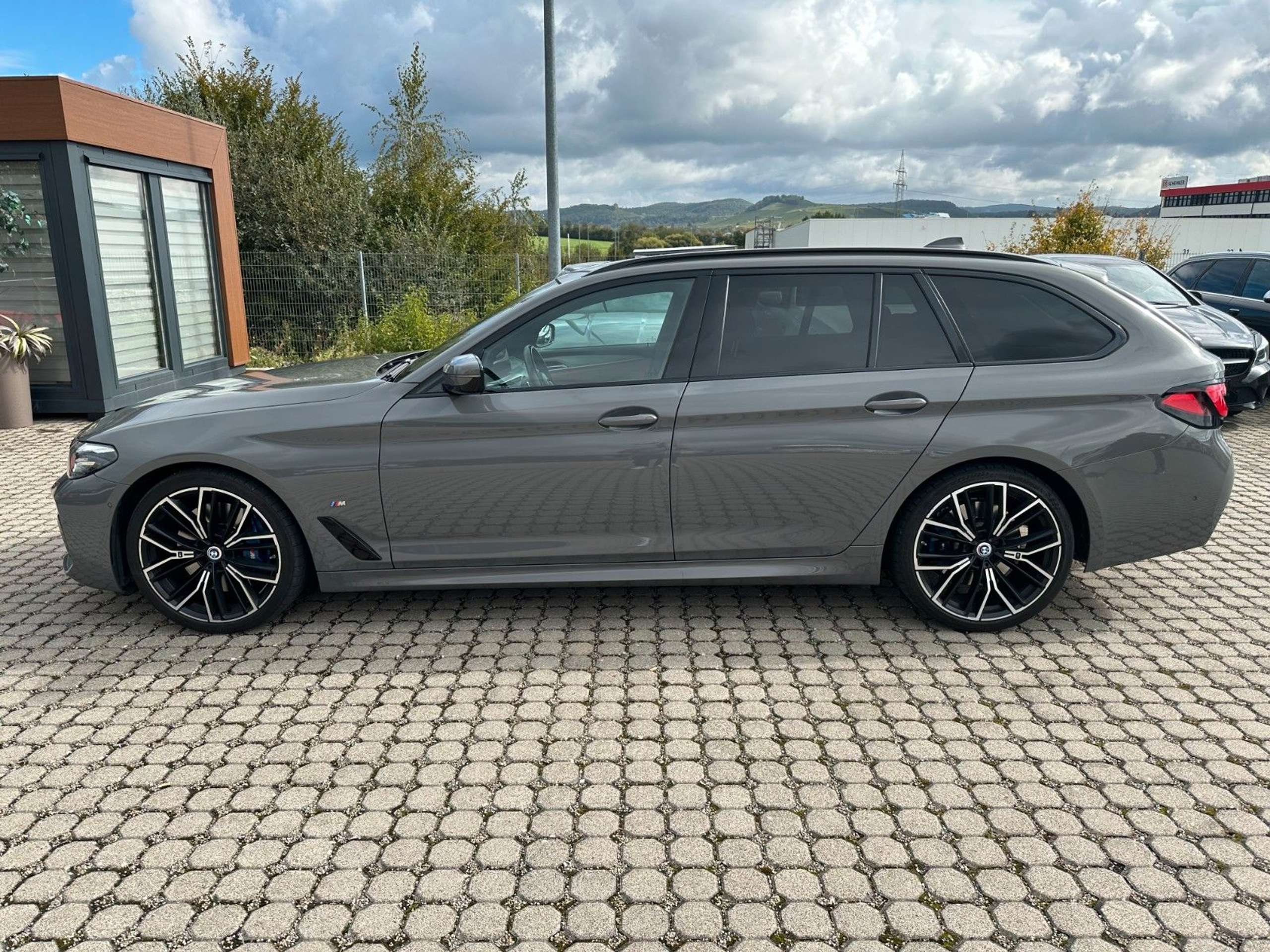 BMW - 530