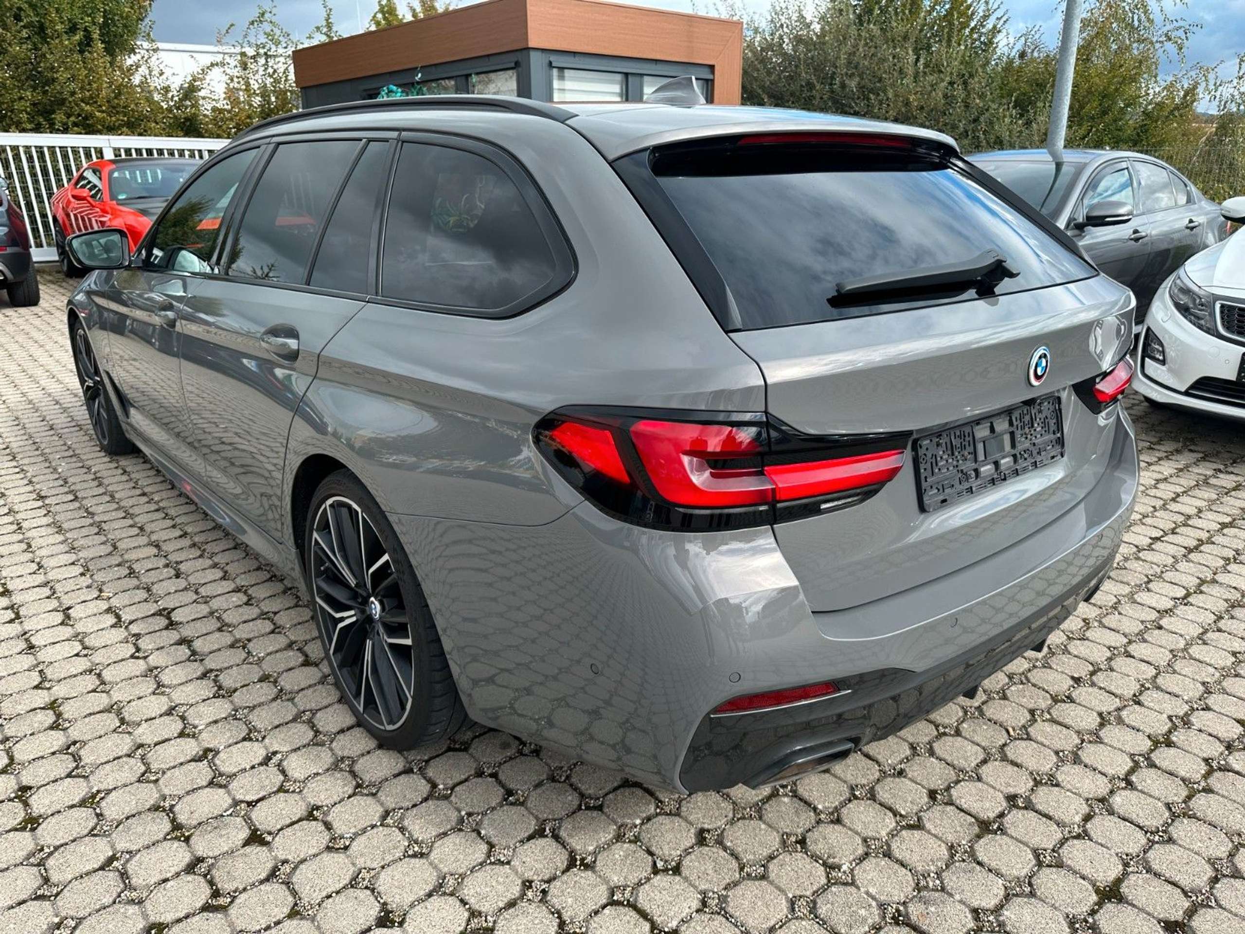 BMW - 530