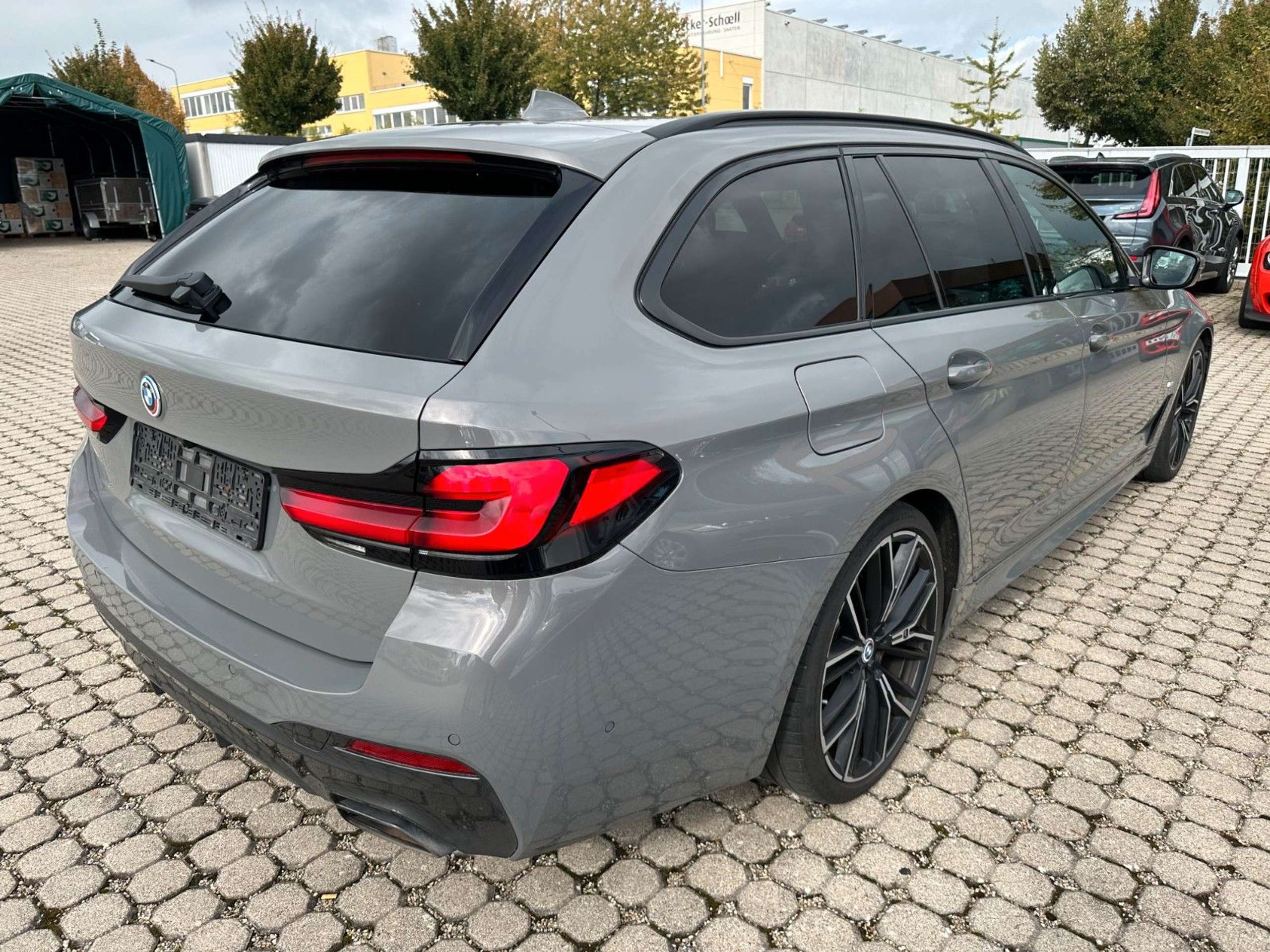 BMW - 530