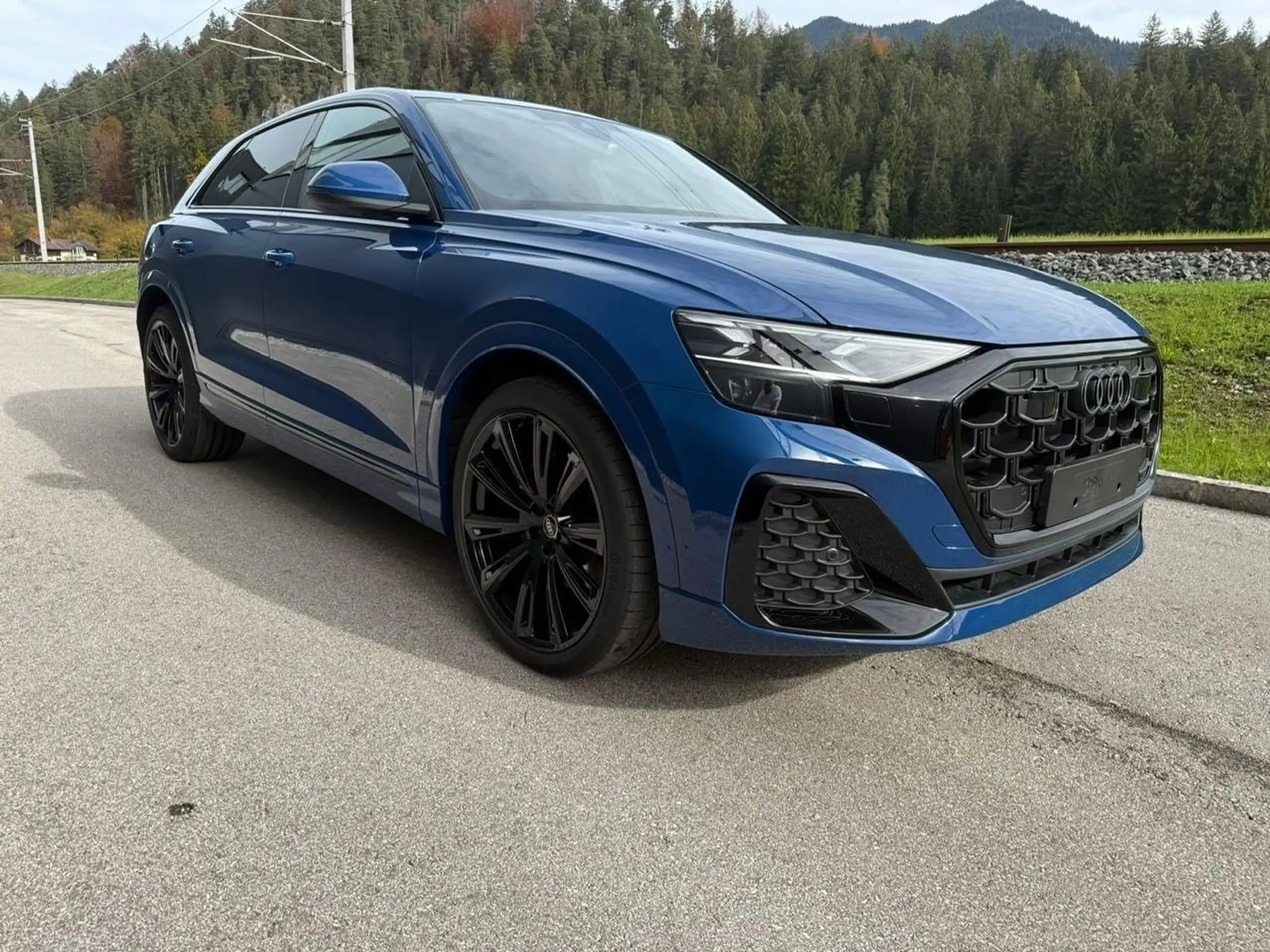 Audi - Q8