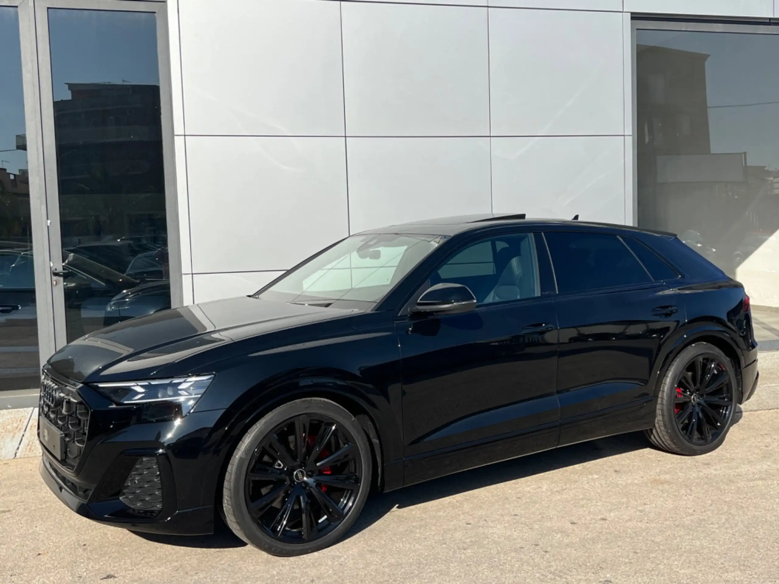 Audi - Q8