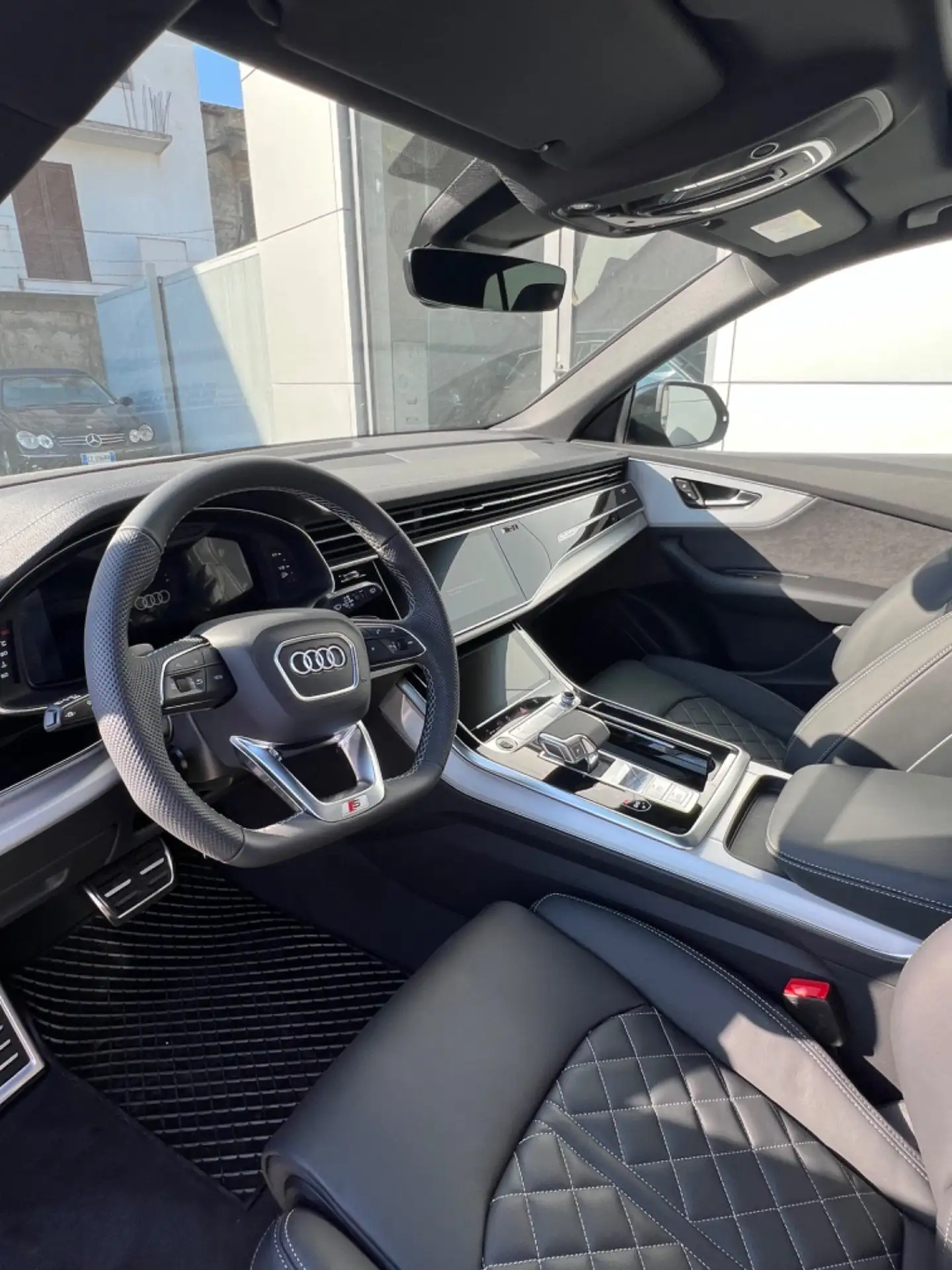 Audi - Q8