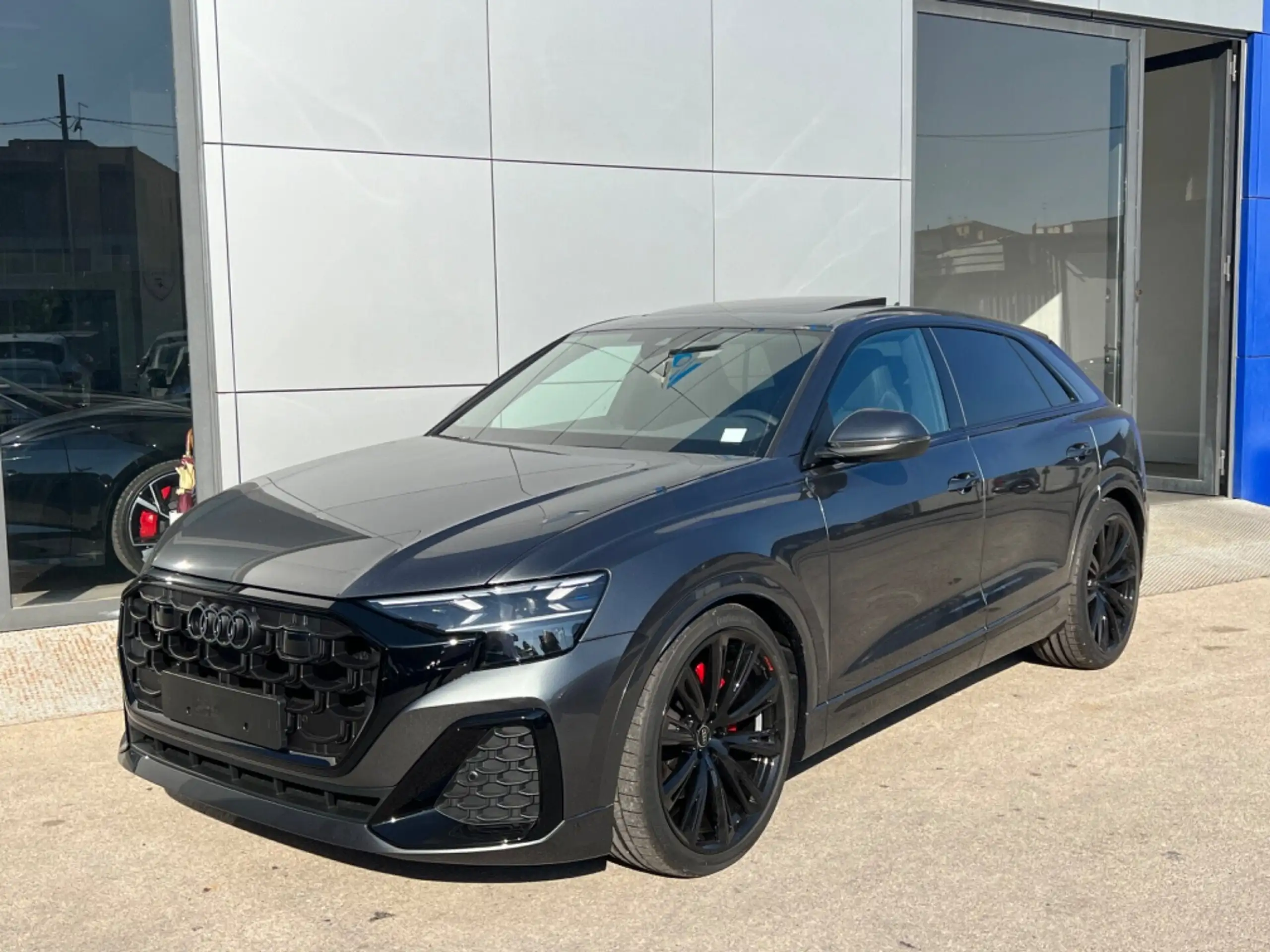 Audi - Q8