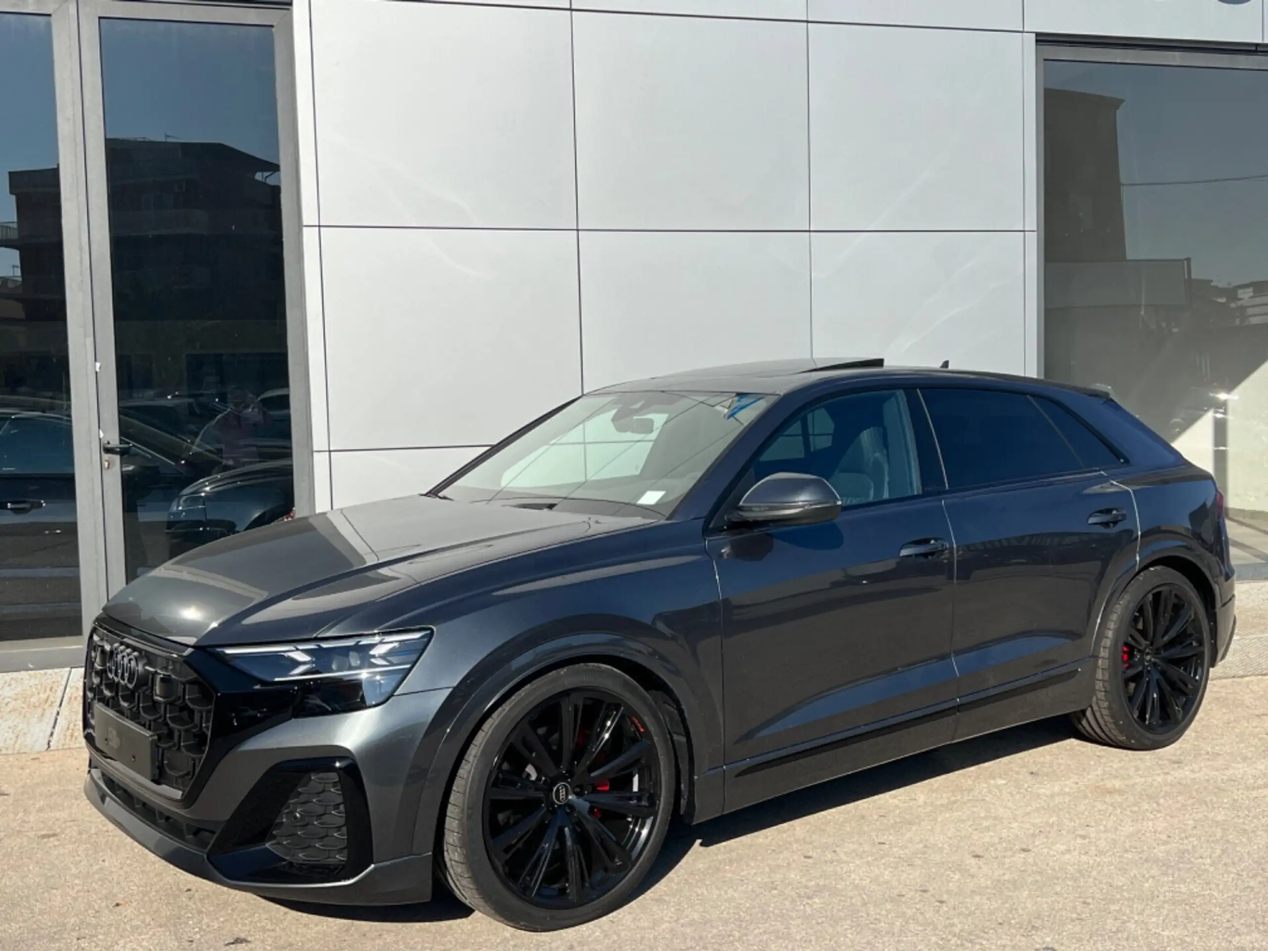 Audi - Q8