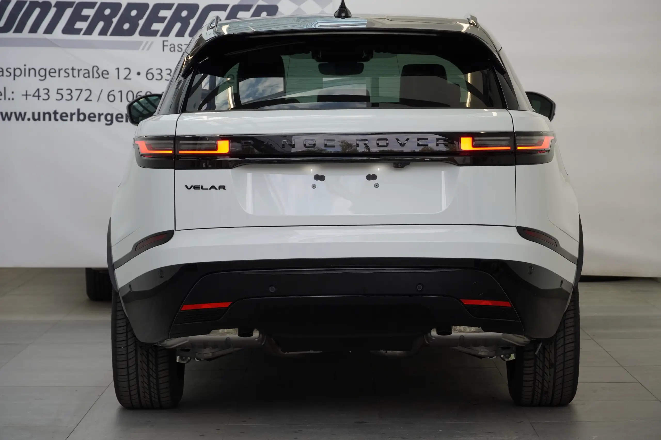 Land Rover - Range Rover Velar