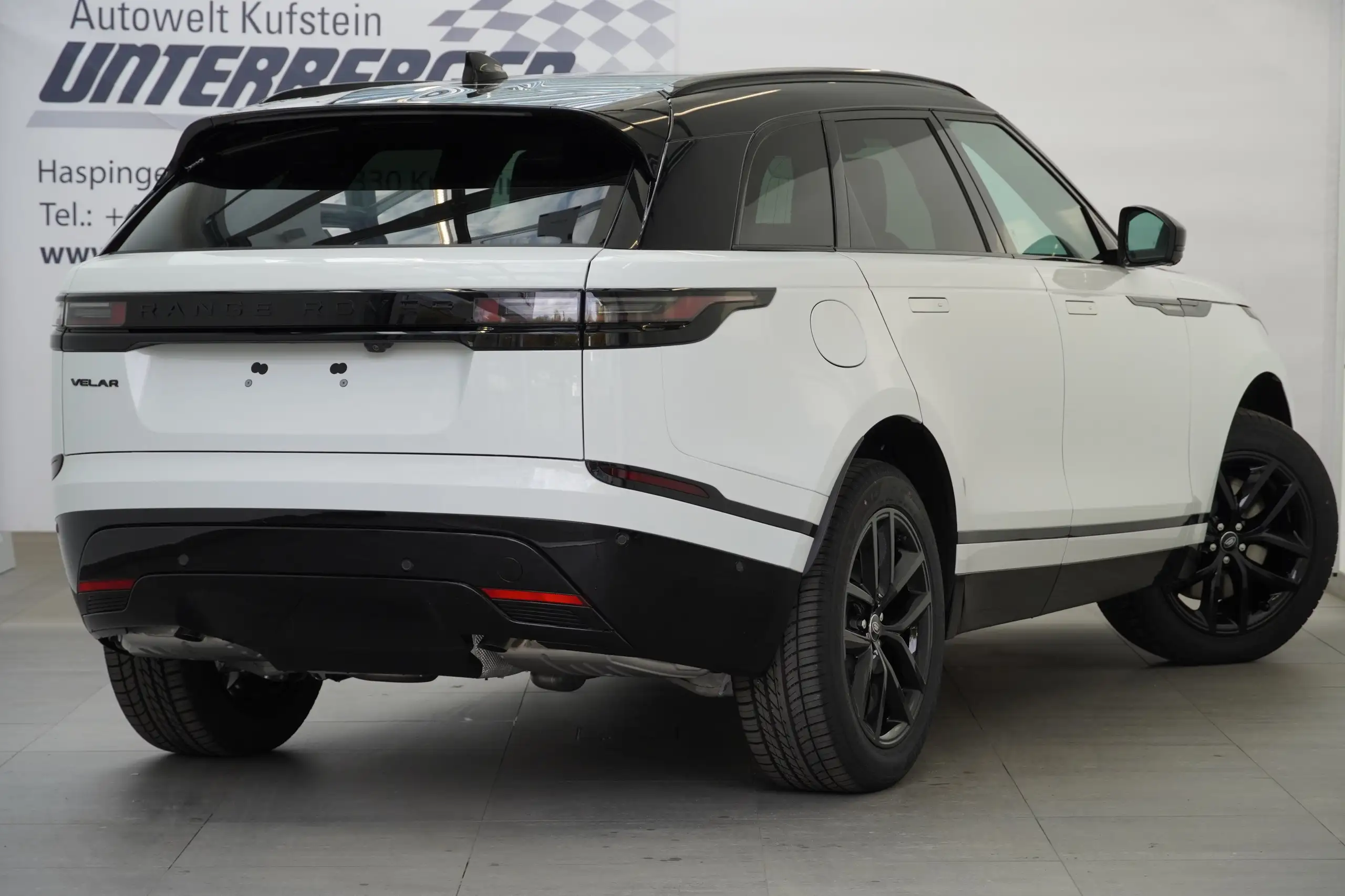 Land Rover - Range Rover Velar